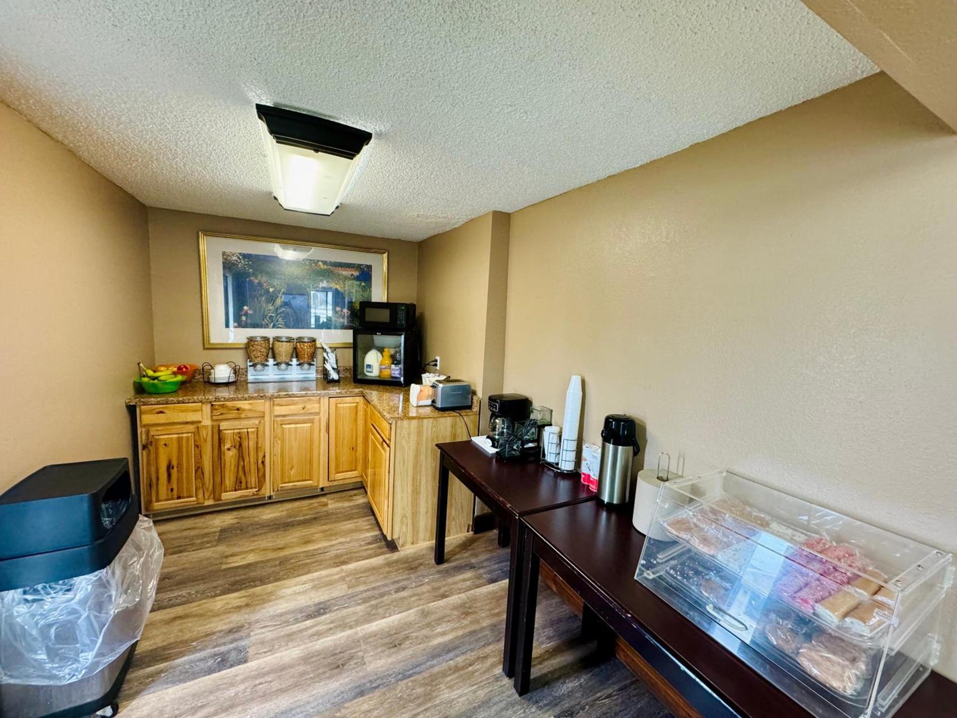 Knights Inn Bridgeport Frankenmuth photo 29