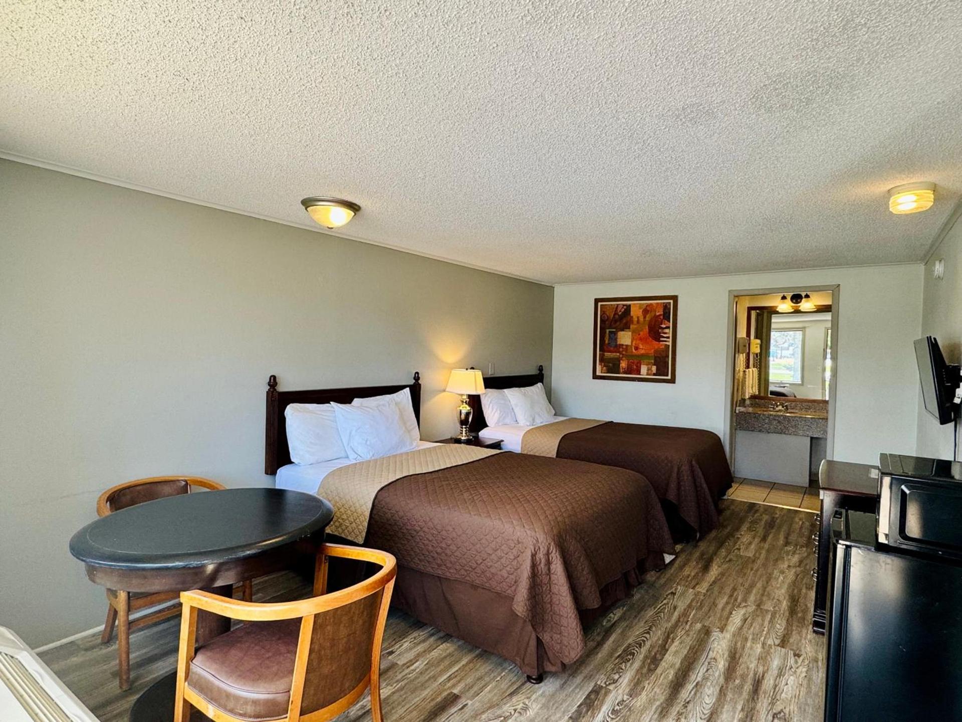 Knights Inn Bridgeport Frankenmuth photo 33