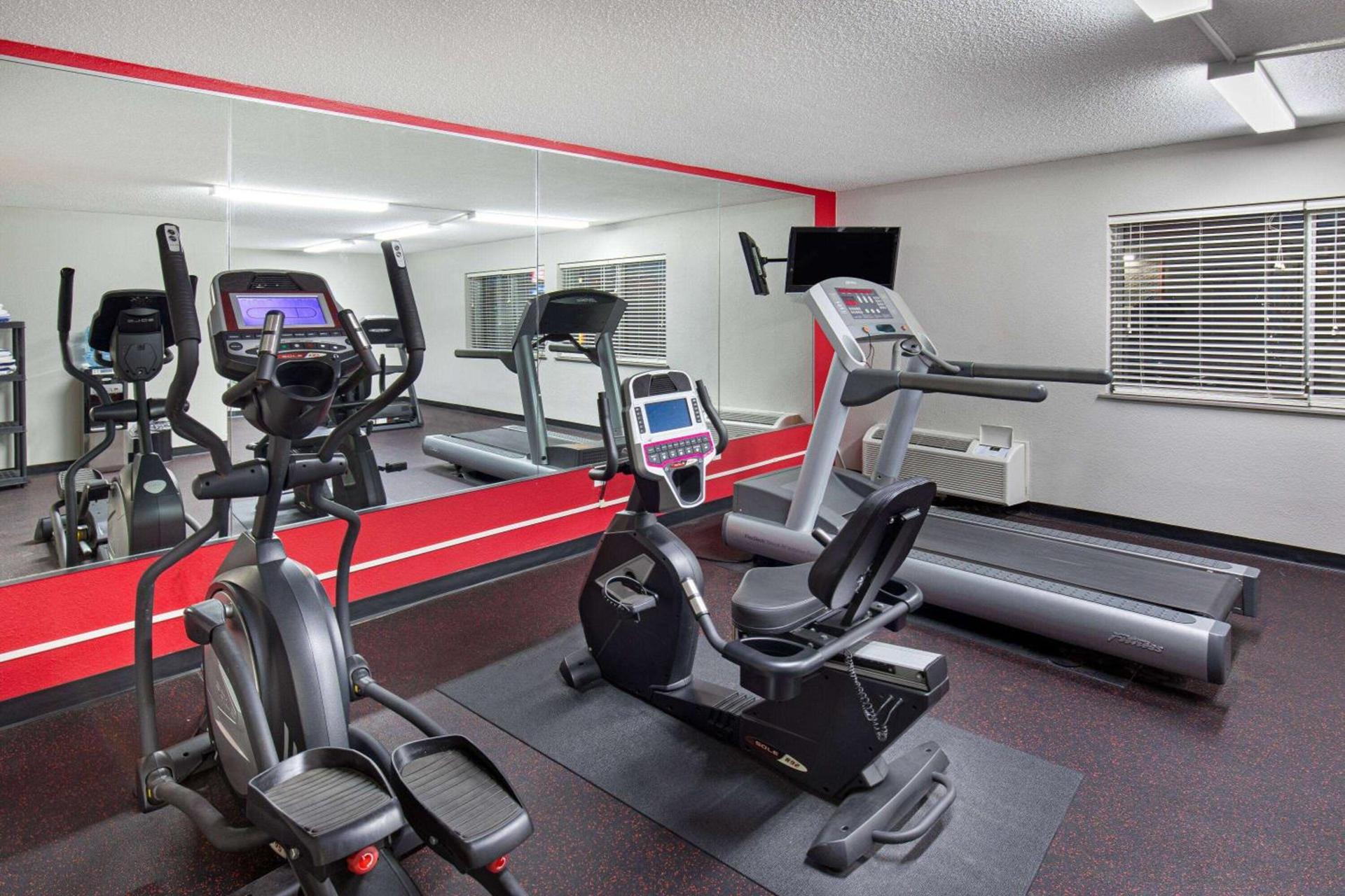 Ramada by Wyndham Bowling Green photo 5