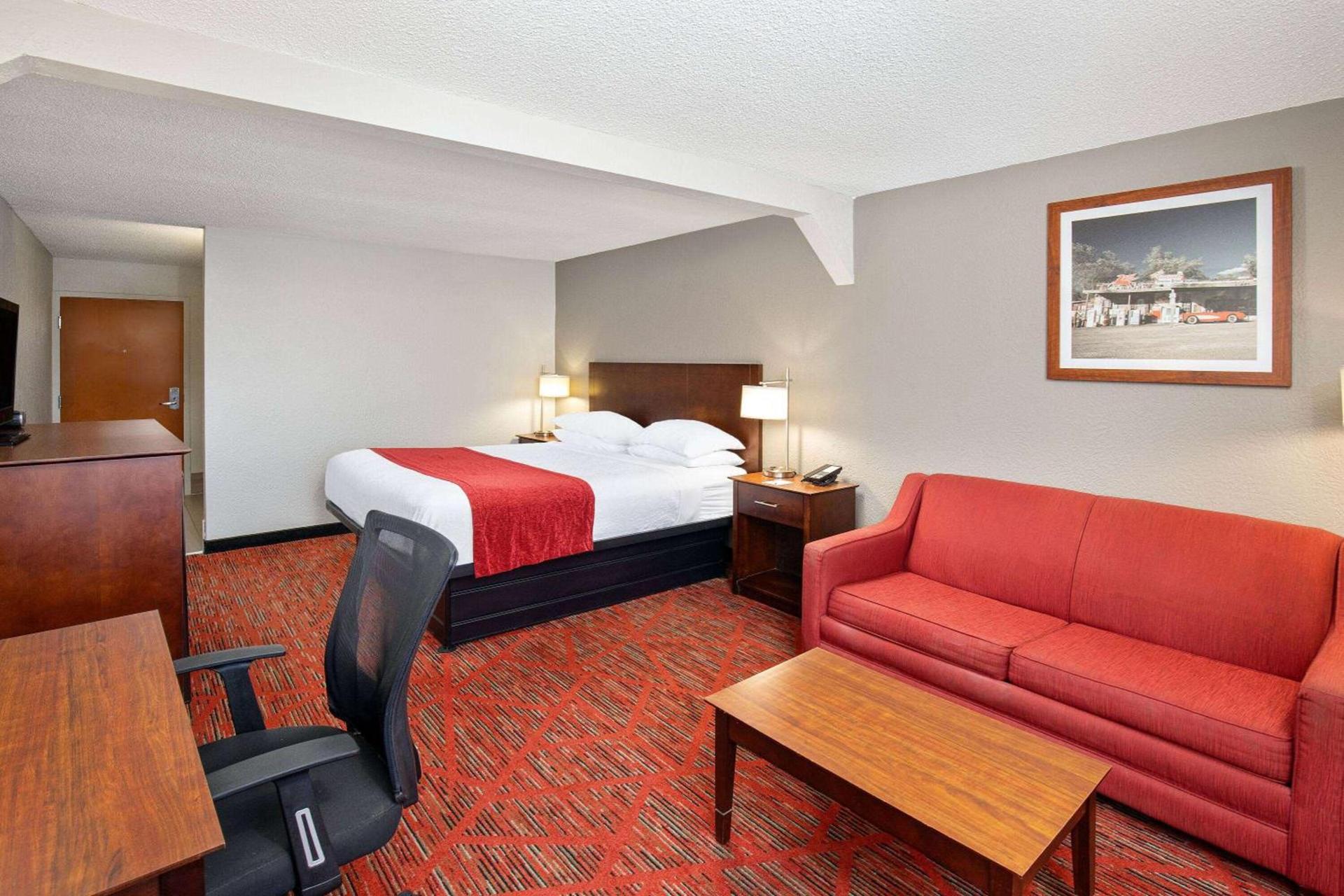 Ramada by Wyndham Bowling Green photo 10