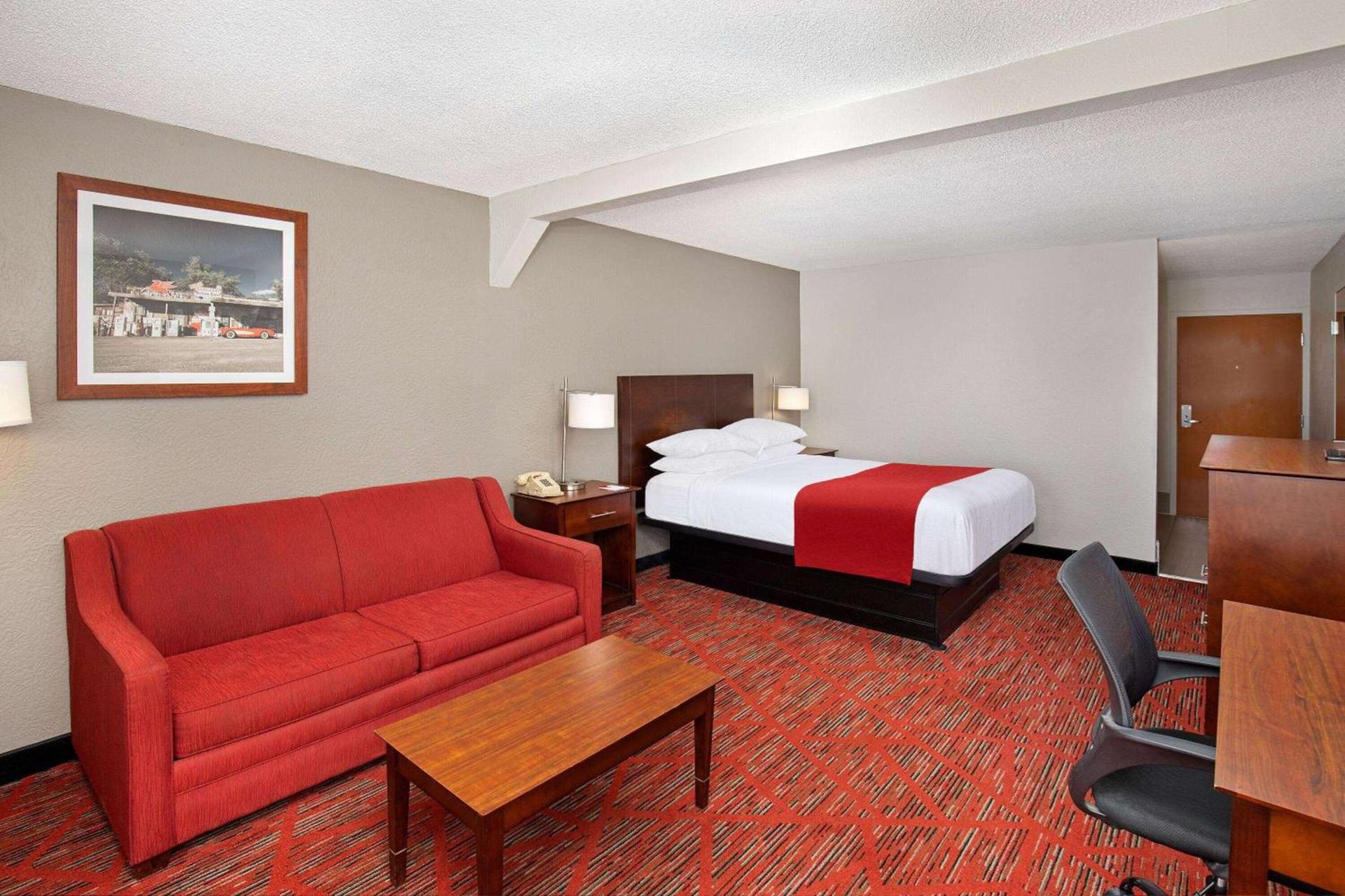 Ramada by Wyndham Bowling Green photo 13