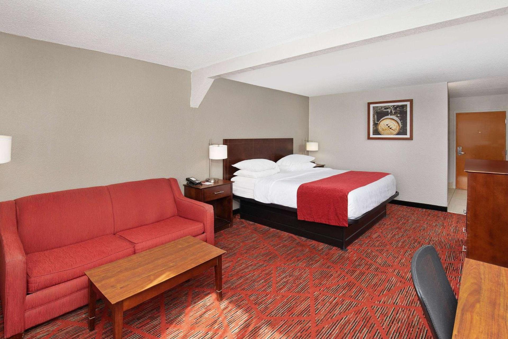 Ramada by Wyndham Bowling Green photo 19