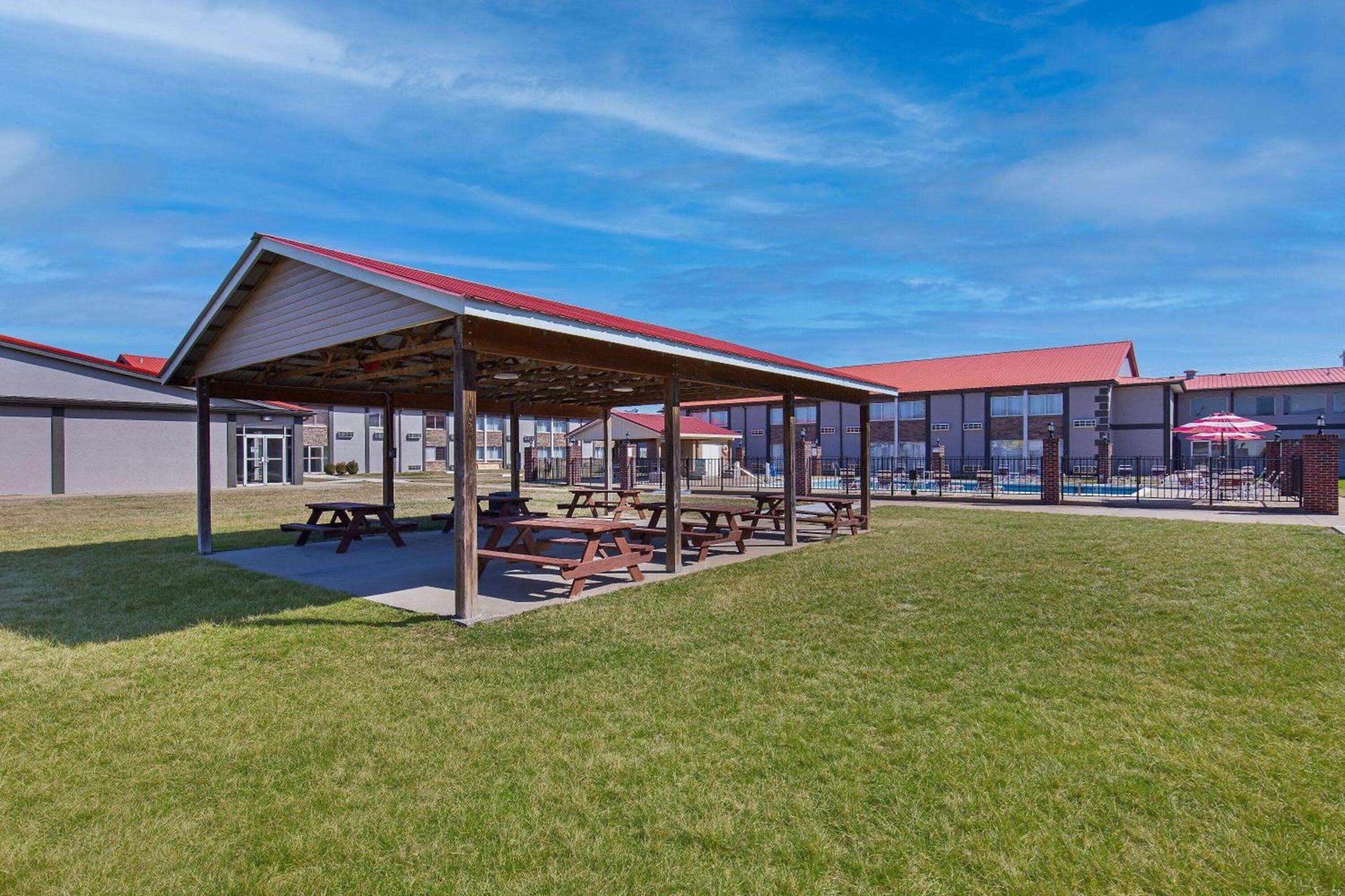 Ramada by Wyndham Bowling Green photo 21