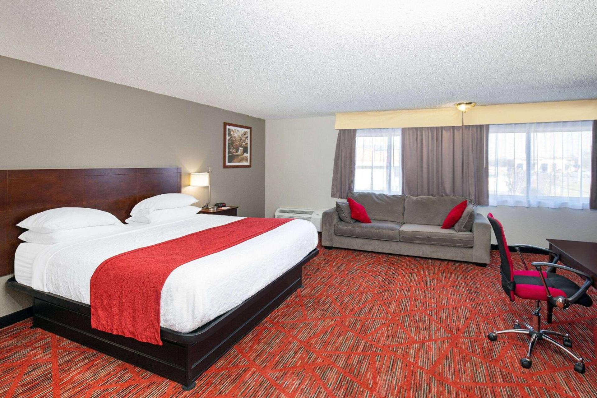 Ramada by Wyndham Bowling Green photo 23