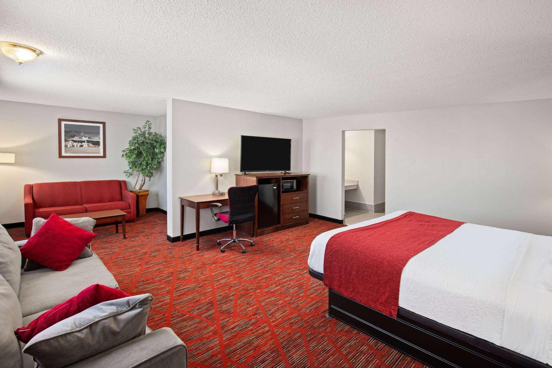Ramada by Wyndham Bowling Green photo 24