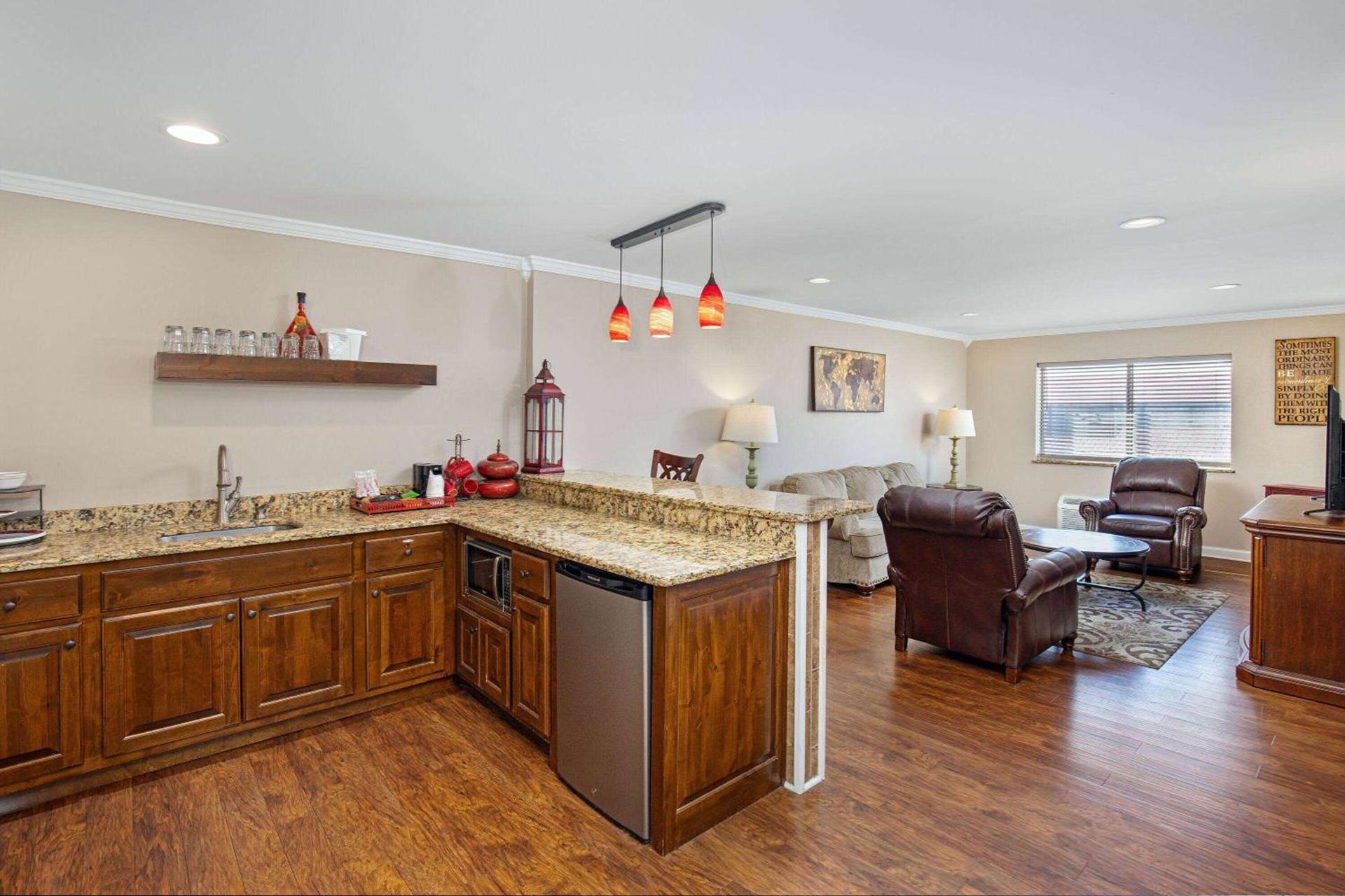 Ramada by Wyndham Bowling Green photo 31