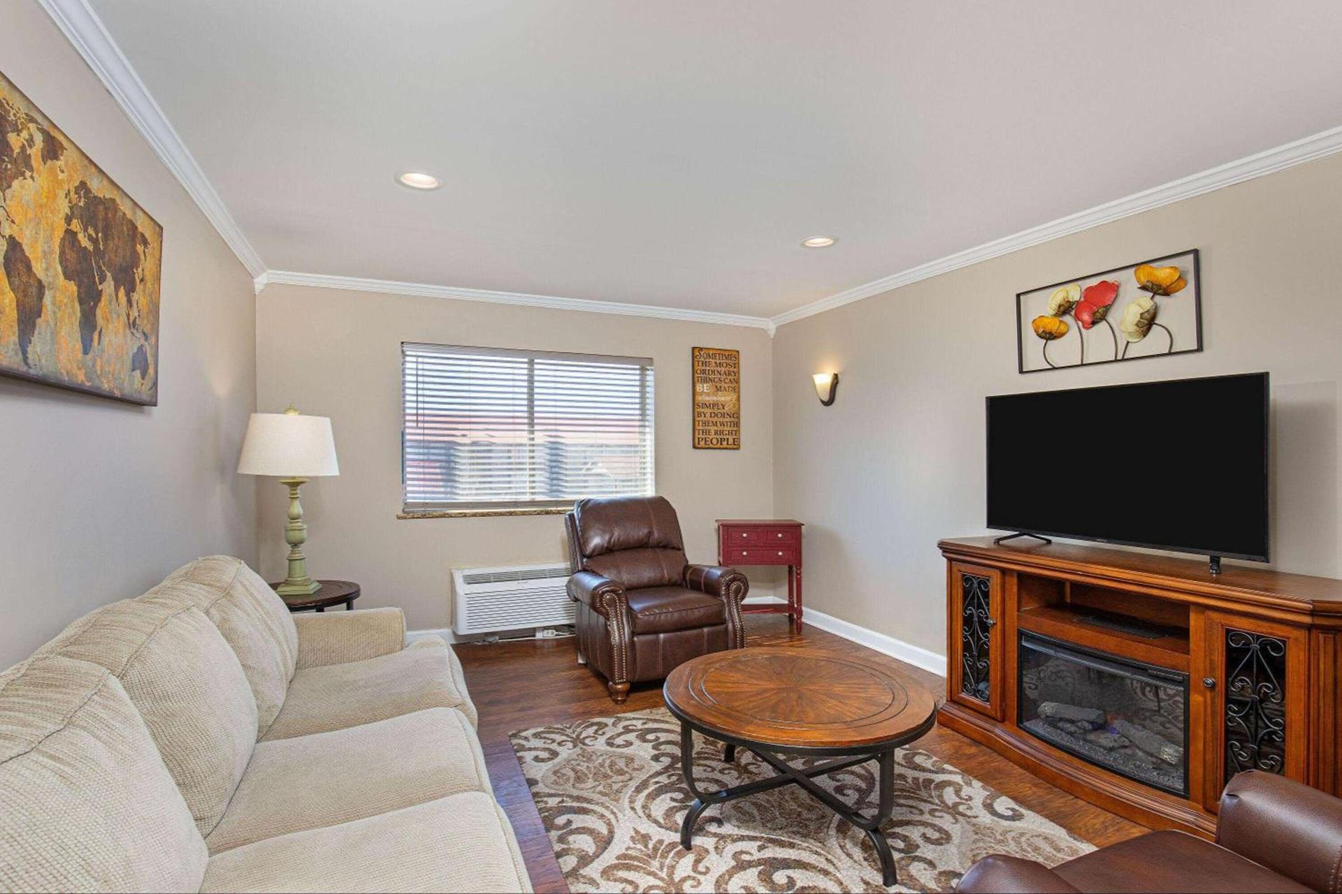 Ramada by Wyndham Bowling Green photo 32