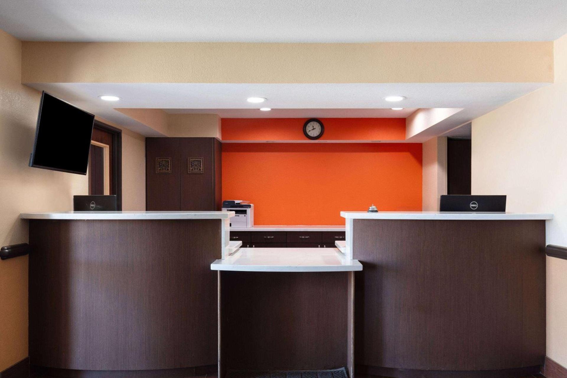 Howard Johnson by Wyndham Williams photo 8