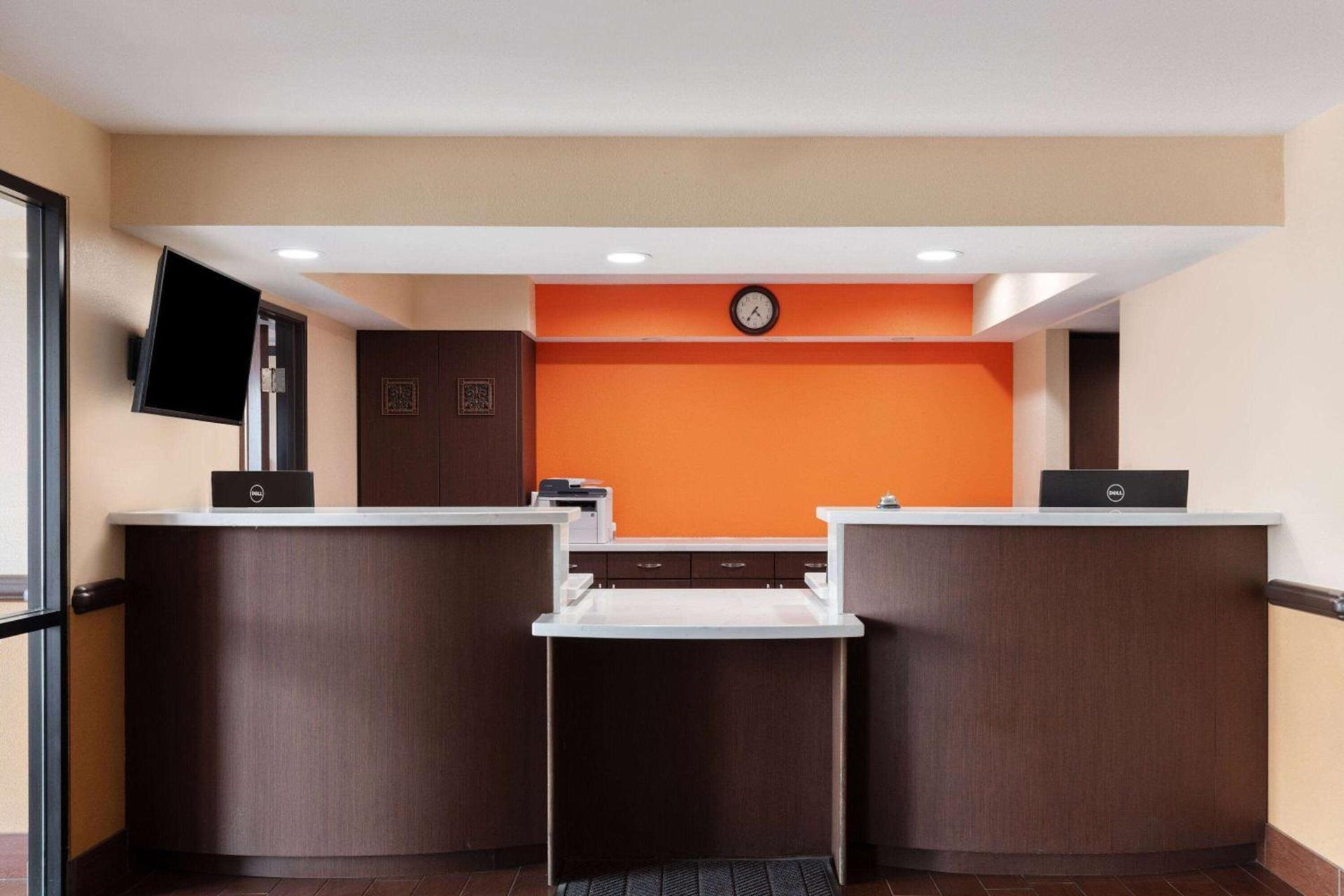 Howard Johnson by Wyndham Williams photo 13