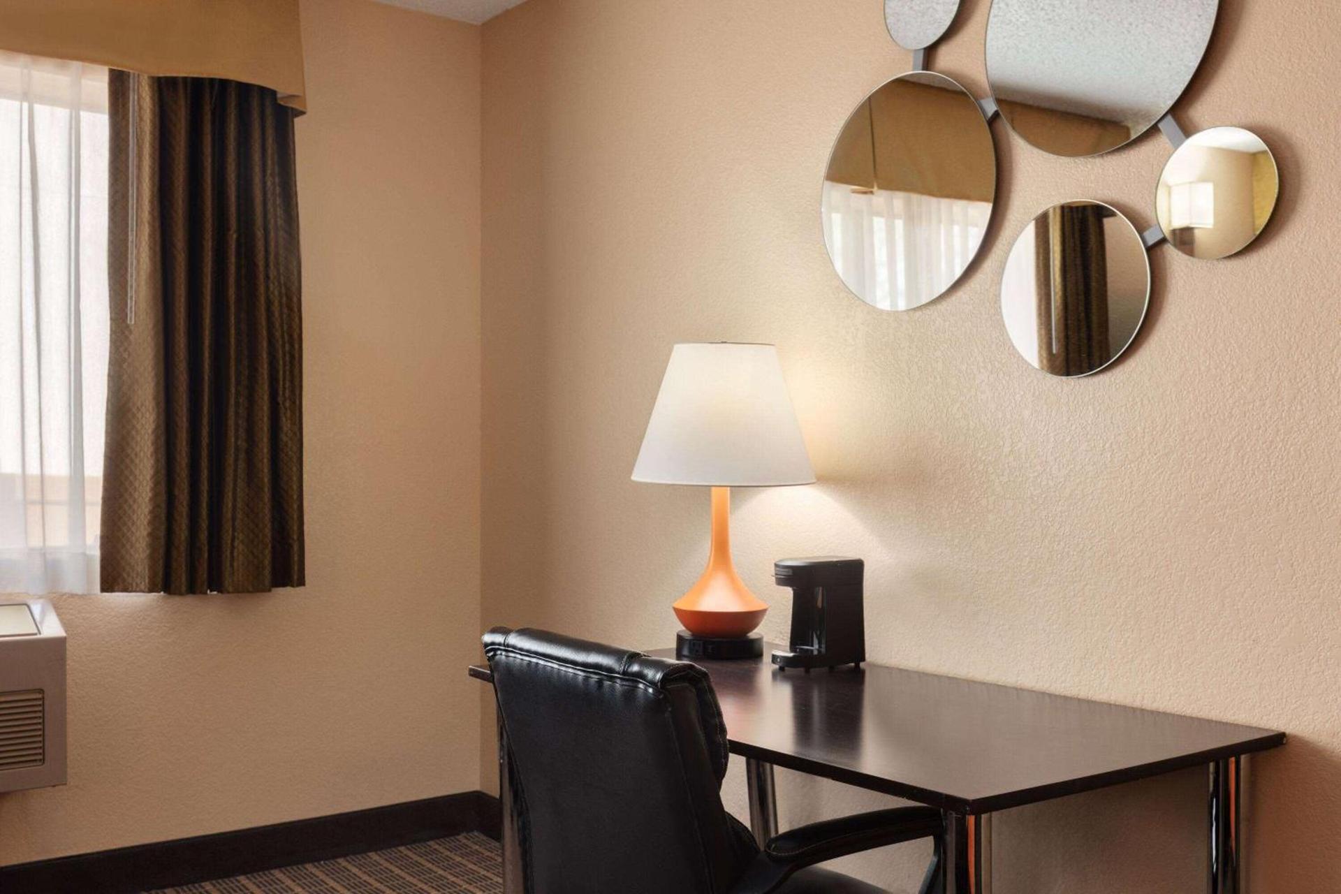 Howard Johnson by Wyndham Williams photo 23