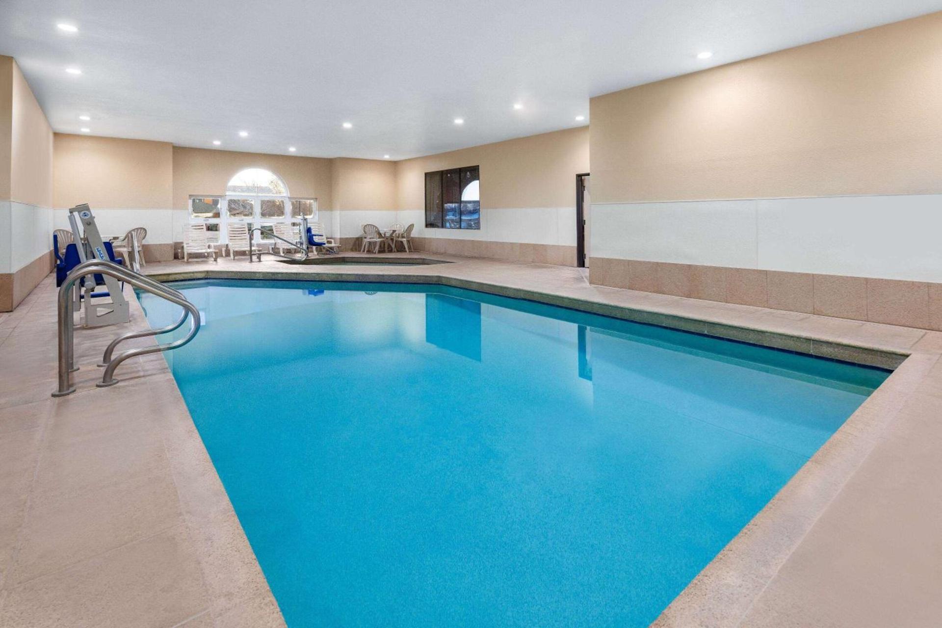 Howard Johnson by Wyndham Williams photo 26