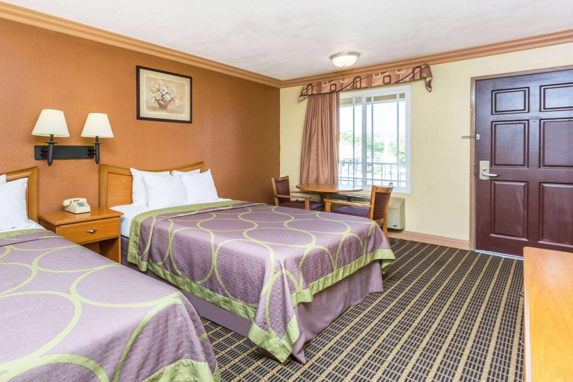 Super 8 by Wyndham Azusa photo 8