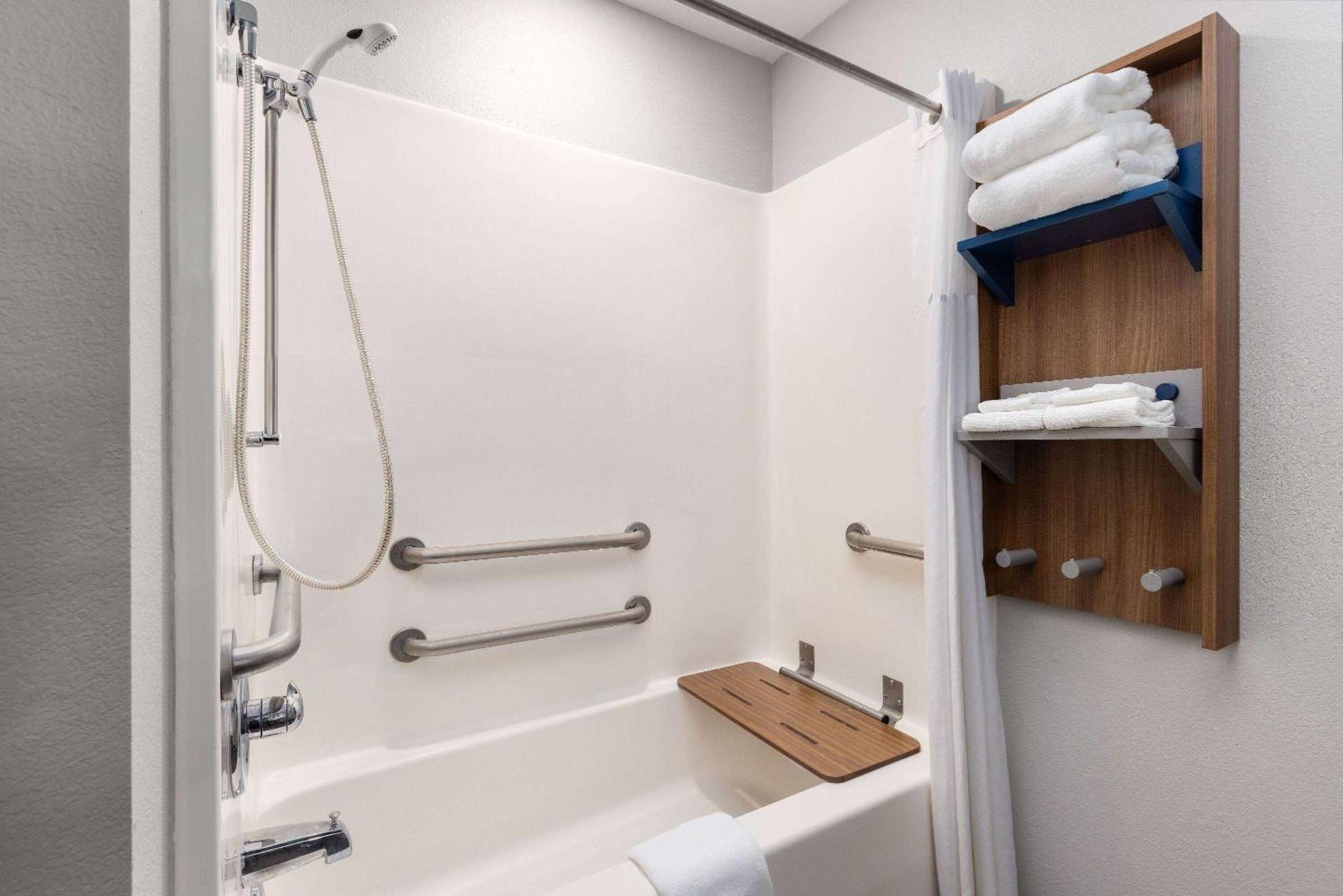 Microtel Inn and Suites Independence photo 13