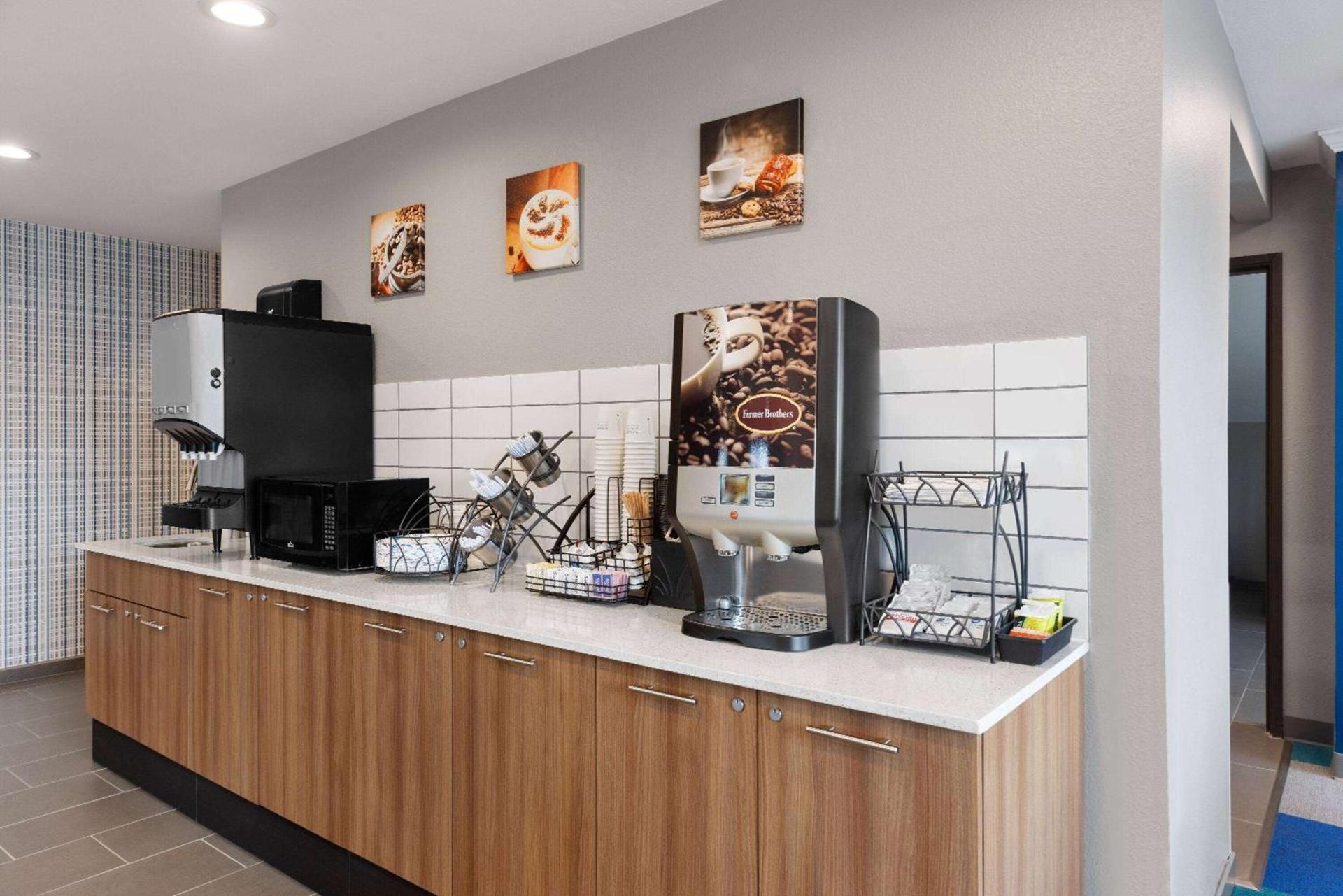 Microtel Inn and Suites Independence photo 11