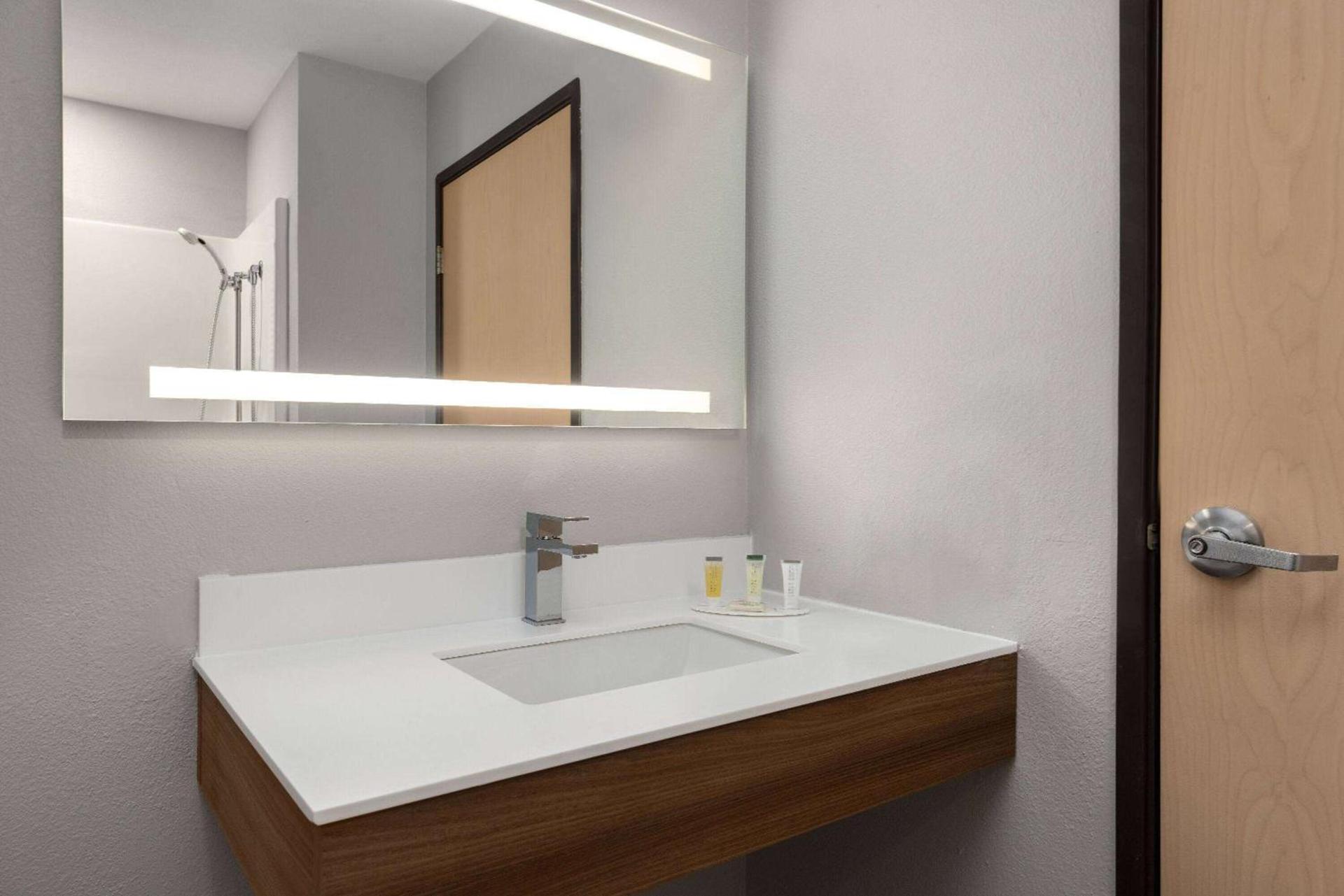 Microtel Inn and Suites Independence photo 30