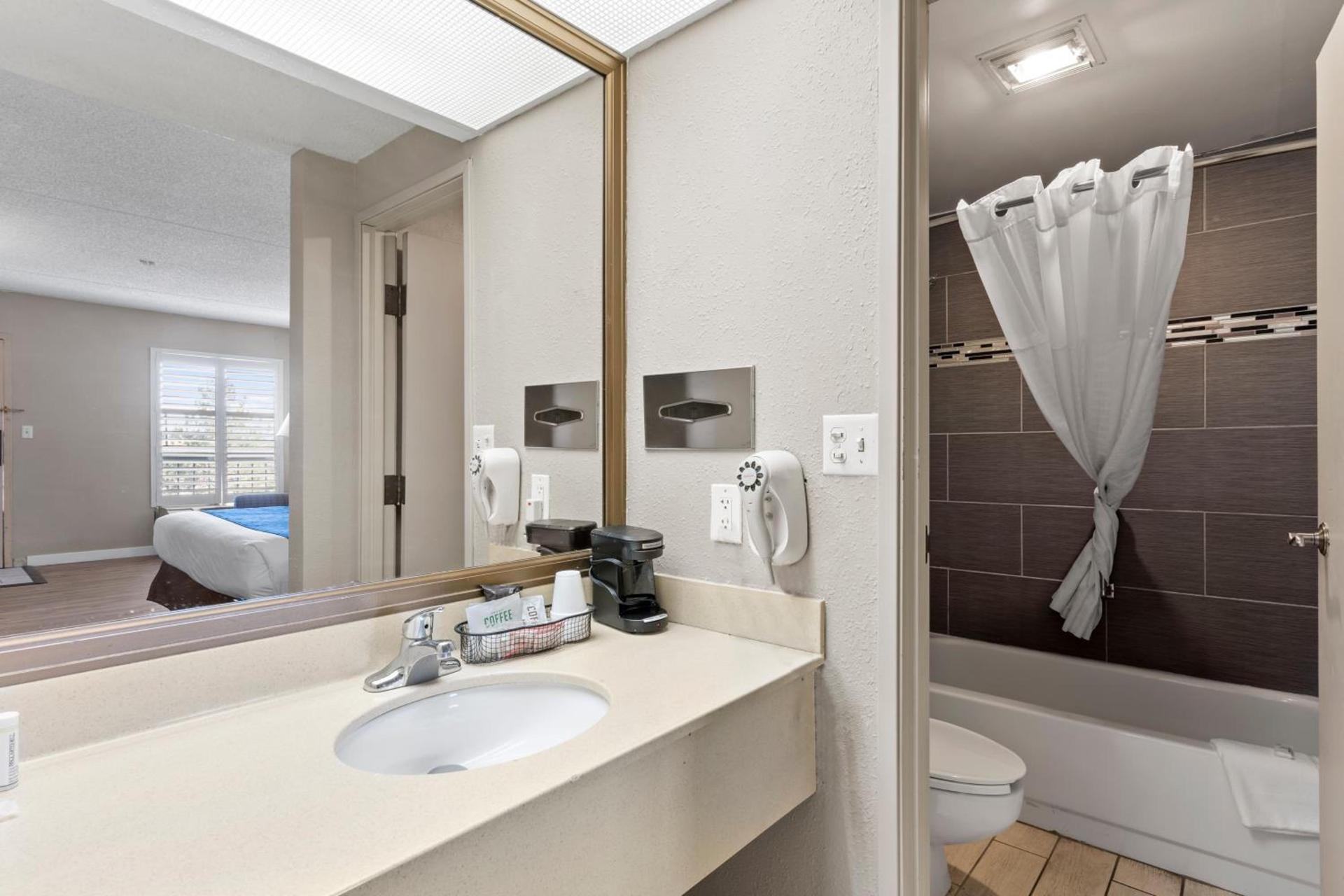 Travelodge by Wyndham Pueblo photo 27