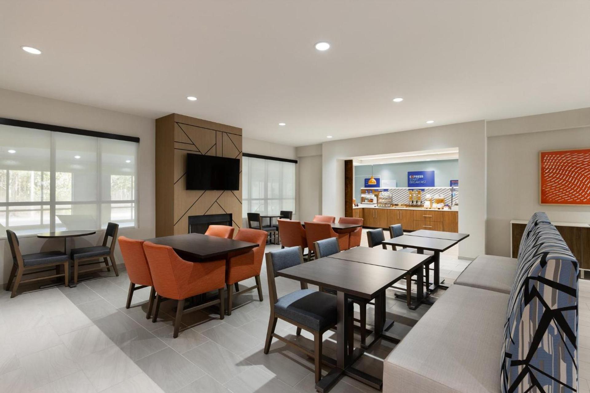 Holiday Inn Express Savannah Airport by IHG photo 30
