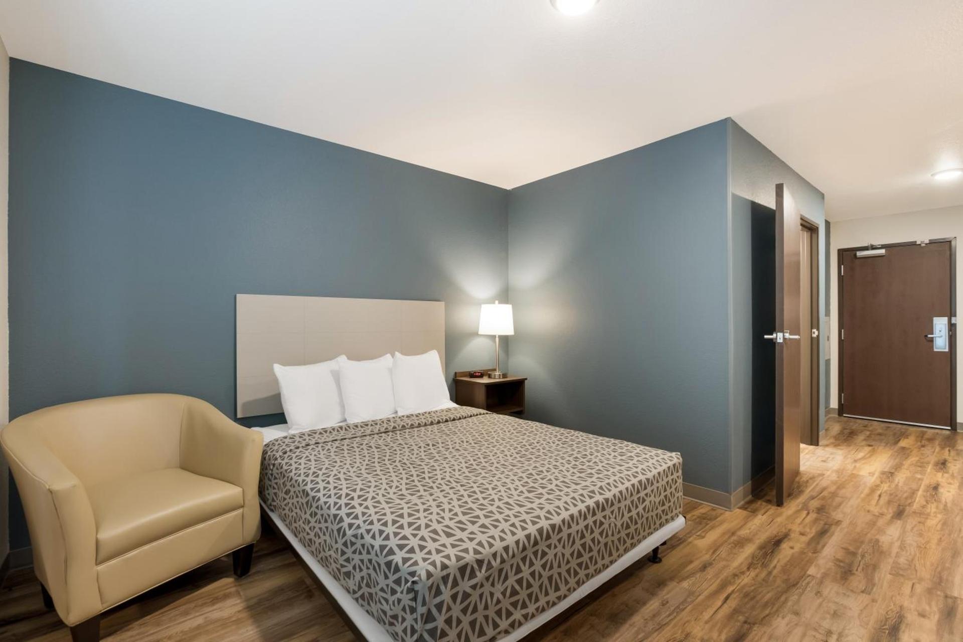 WoodSpring Suites Corona photo 22