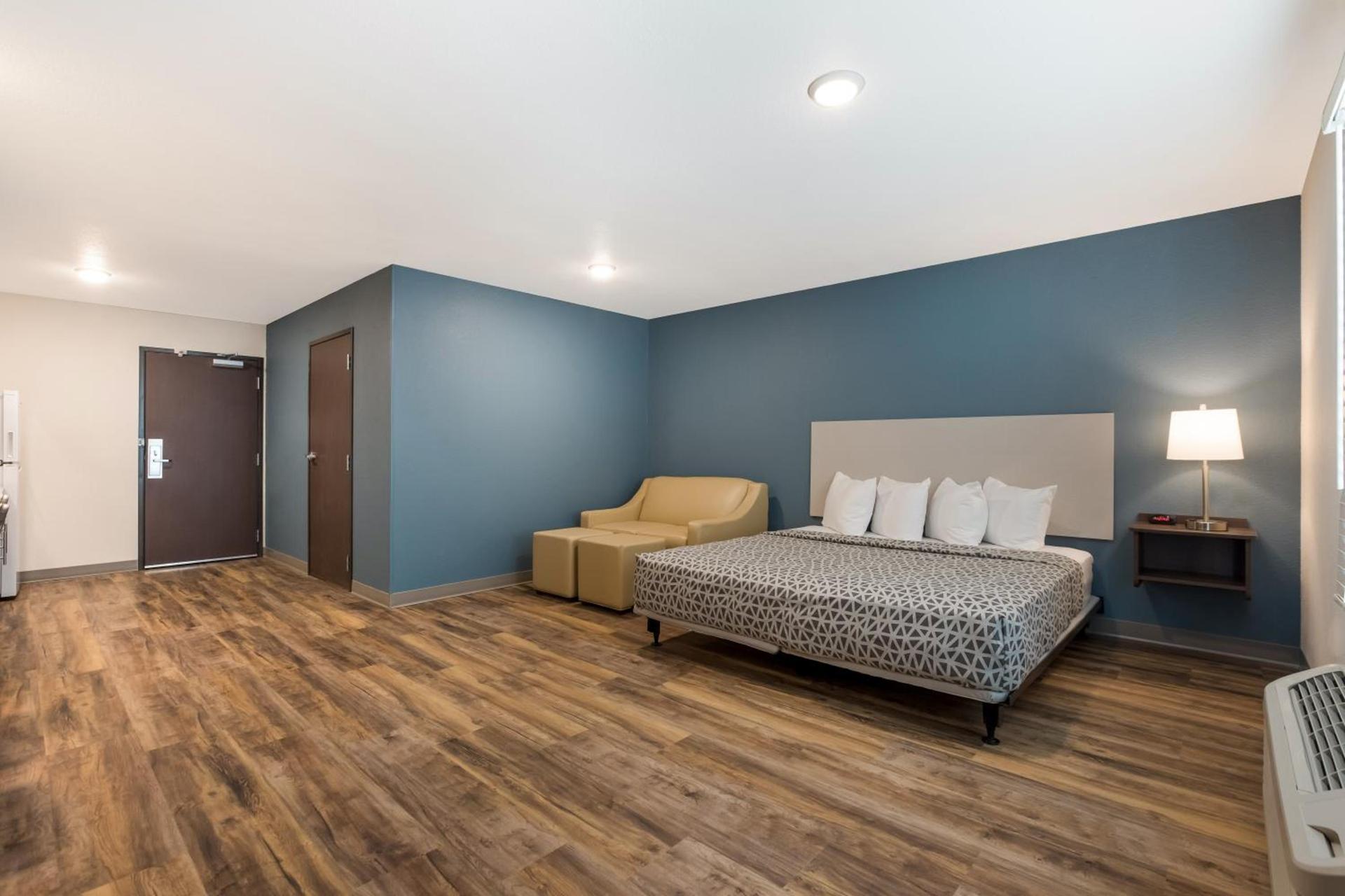 WoodSpring Suites Corona photo 25