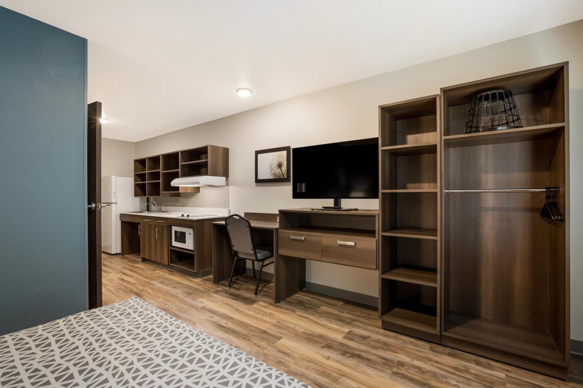 WoodSpring Suites Corona photo 23