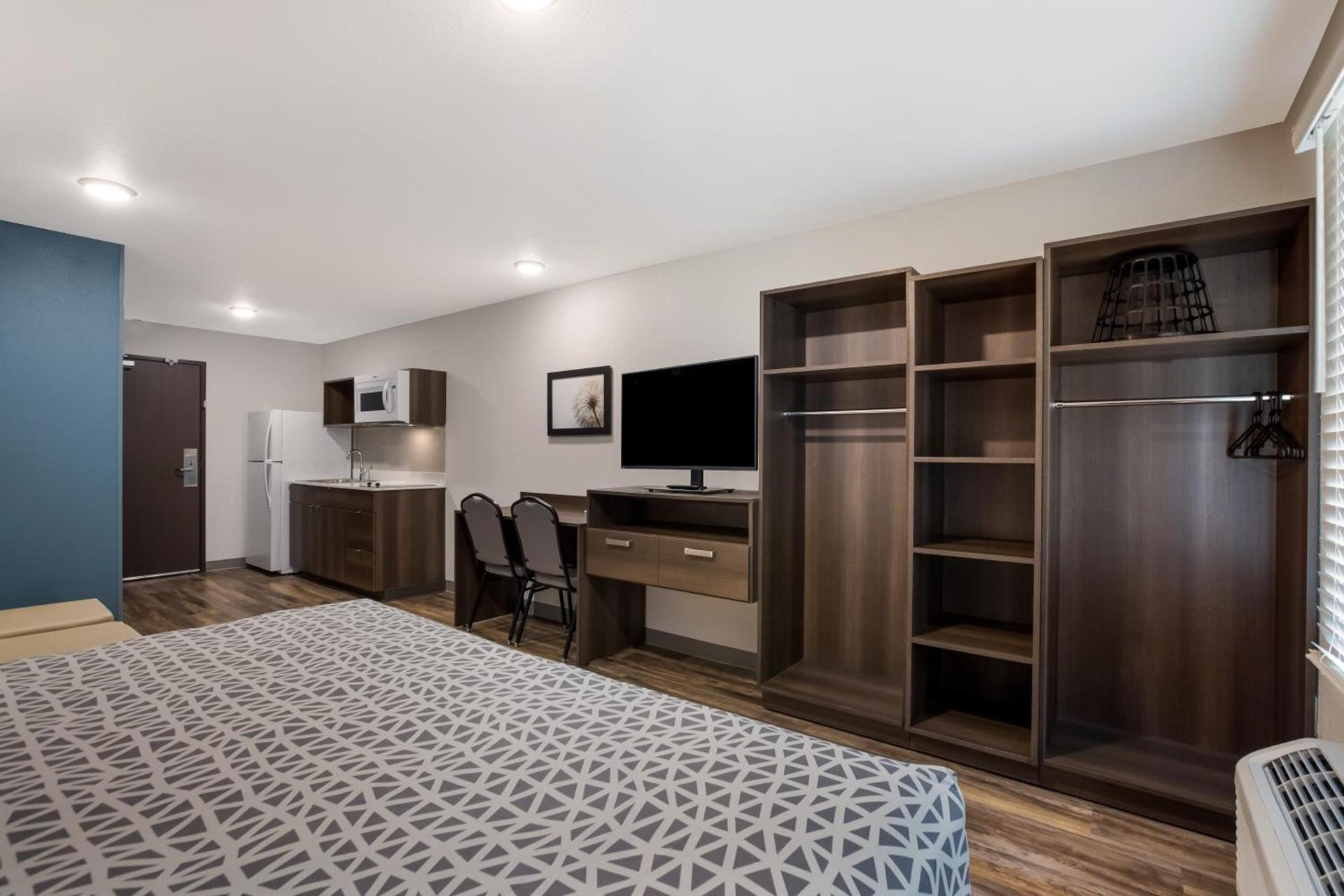 WoodSpring Suites Corona photo 30