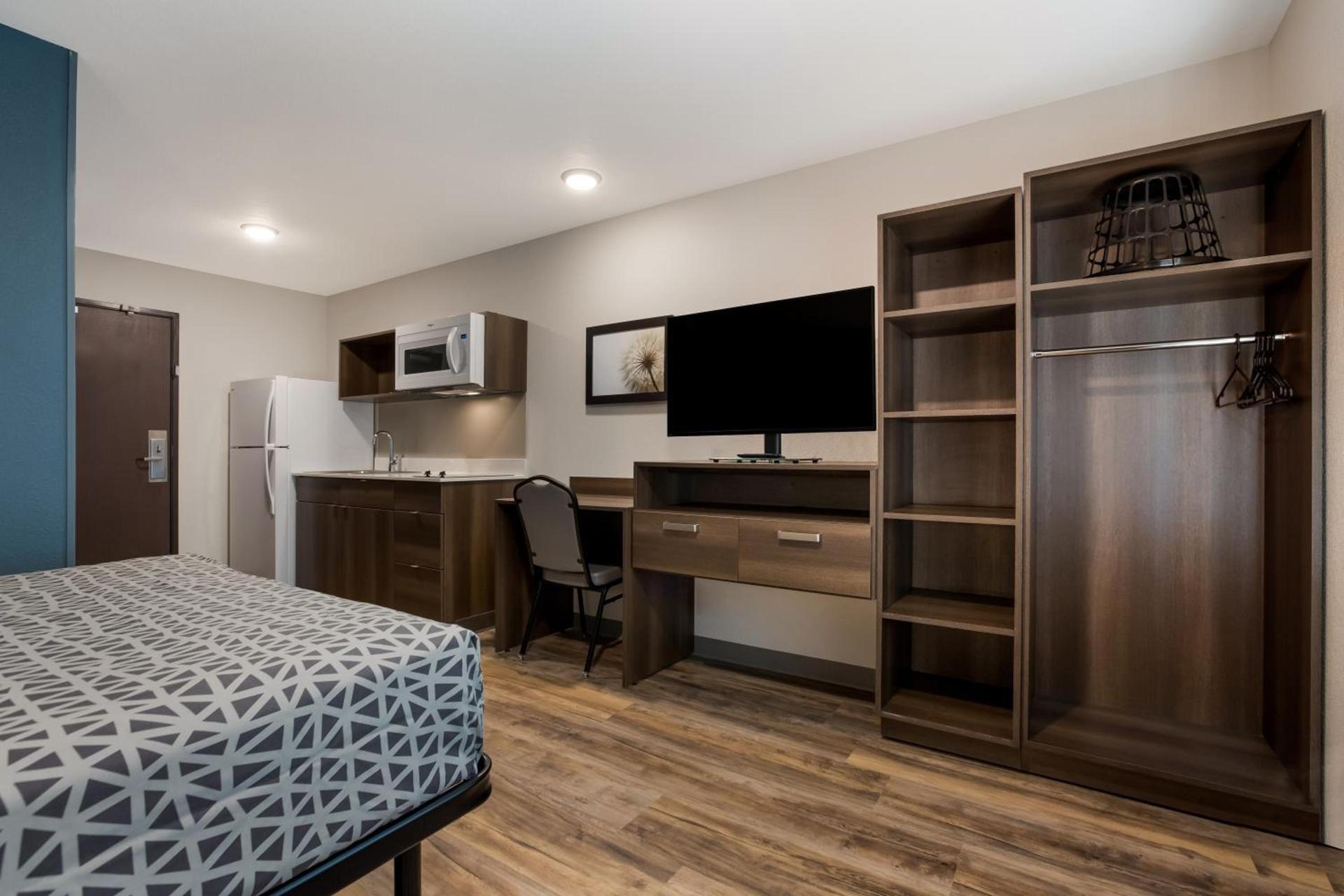 WoodSpring Suites Corona photo 35