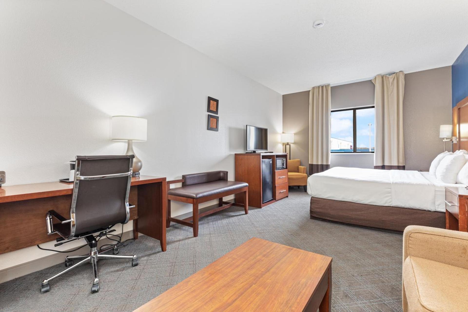 Comfort Suites Lombard - Addison photo 34