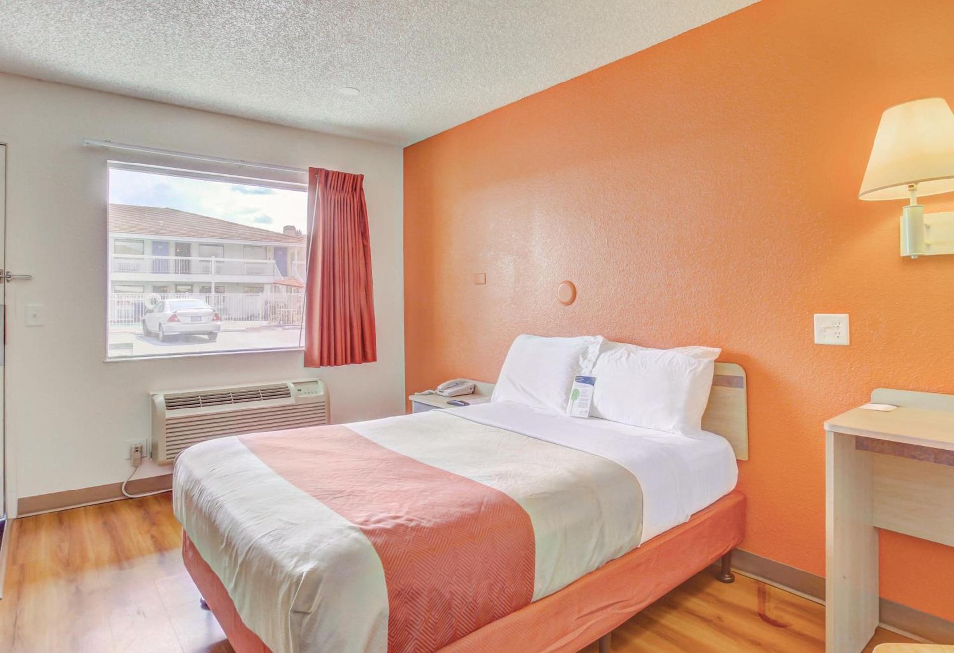 Motel 6-Medford, OR - North photo 27