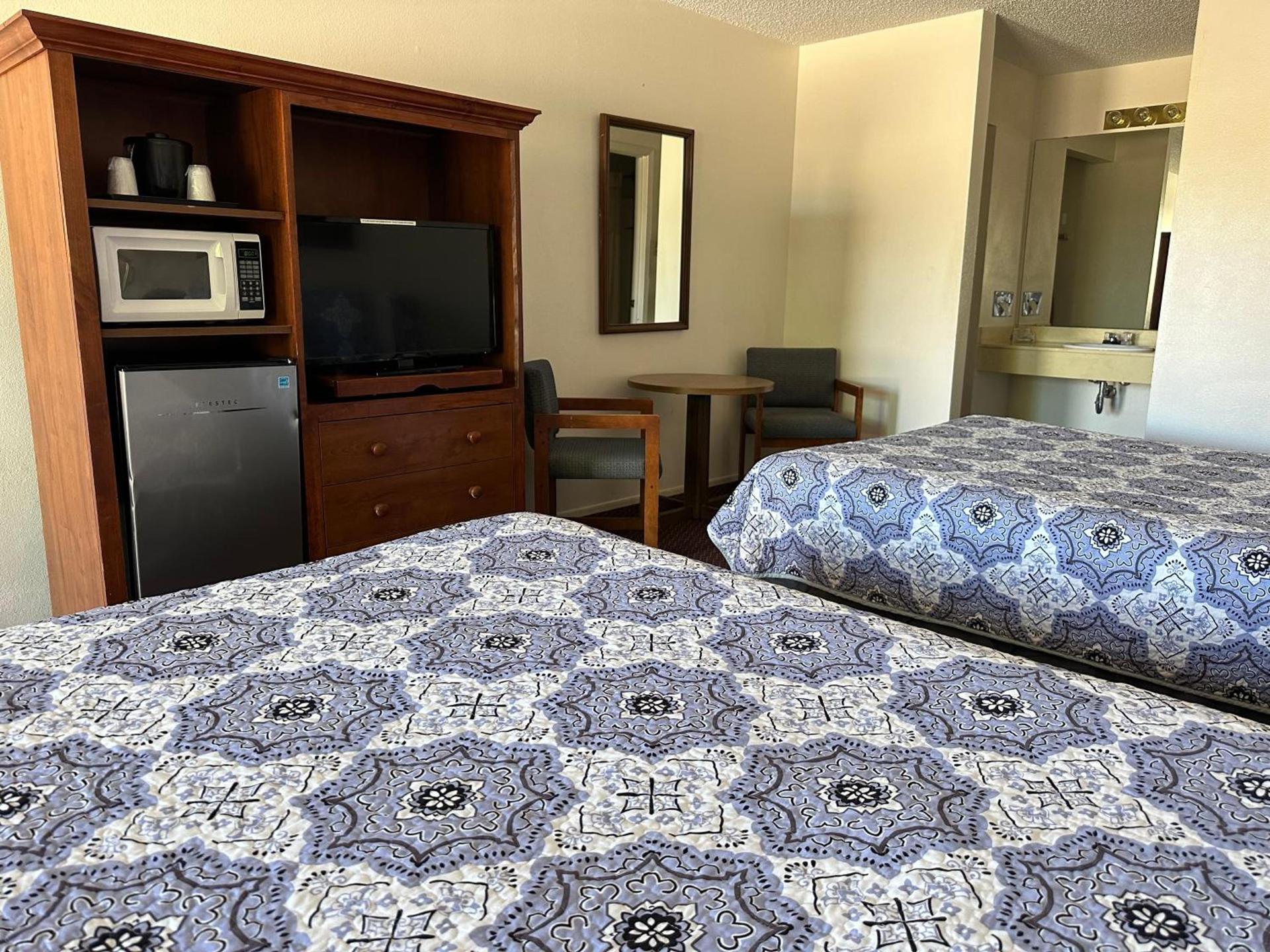 Windcrest Inn and Suites photo 94