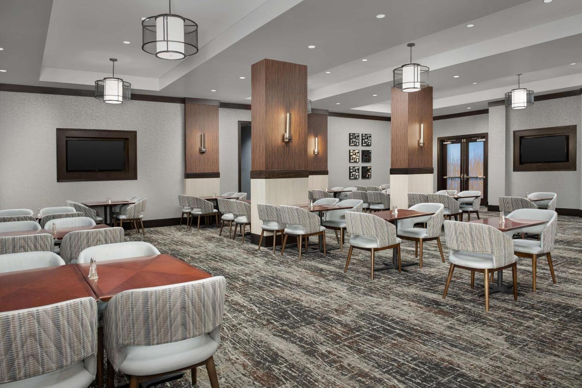 Embassy Suites Springfield photo 13