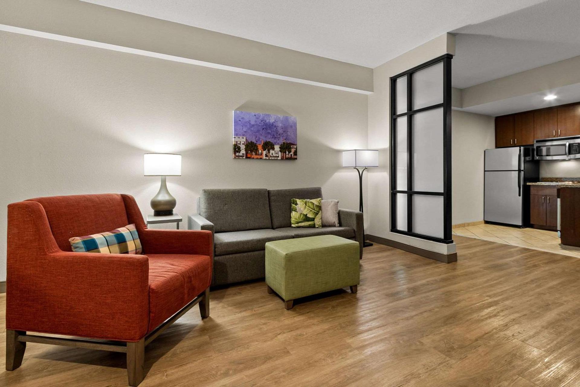 Comfort Suites Charleston West Ashley photo 11