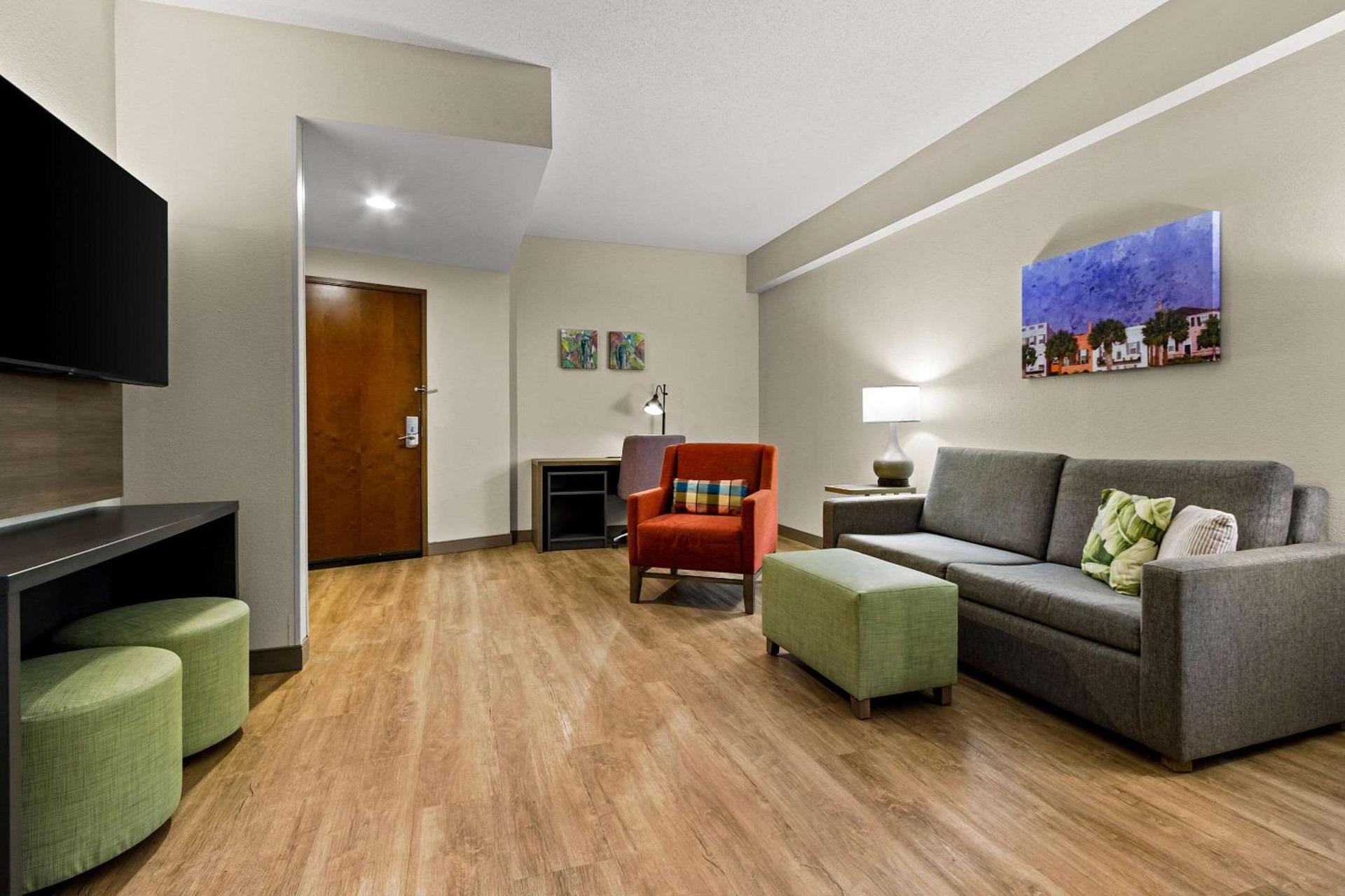 Comfort Suites Charleston West Ashley photo 12