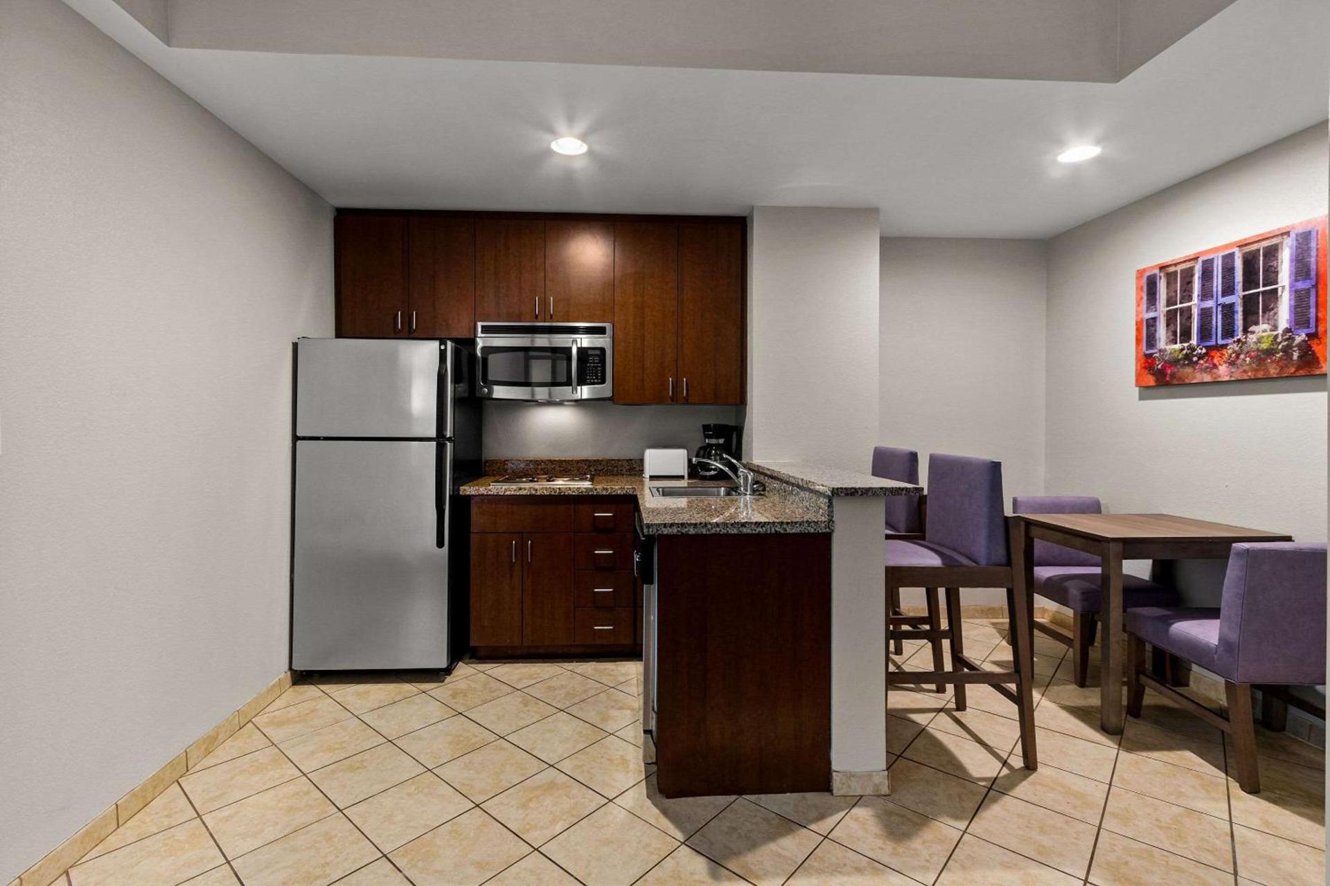 Comfort Suites Charleston West Ashley photo 14