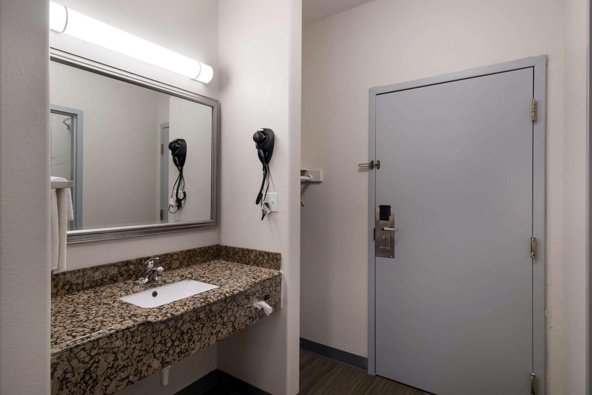 Quality Inn Columbia I-65 photo 12