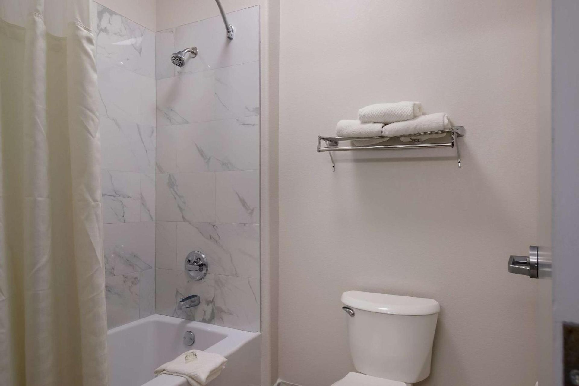 Quality Inn Columbia I-65 photo 11