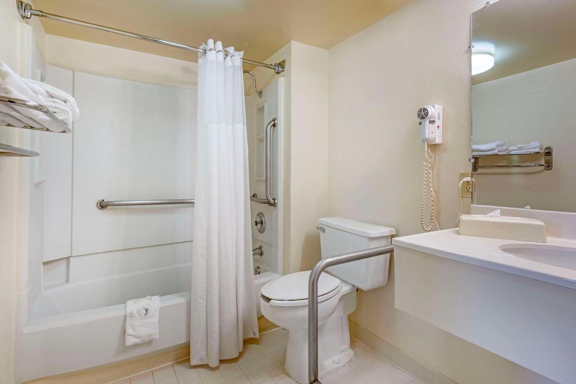 Quality Inn Vienna - Tysons Corner photo 9