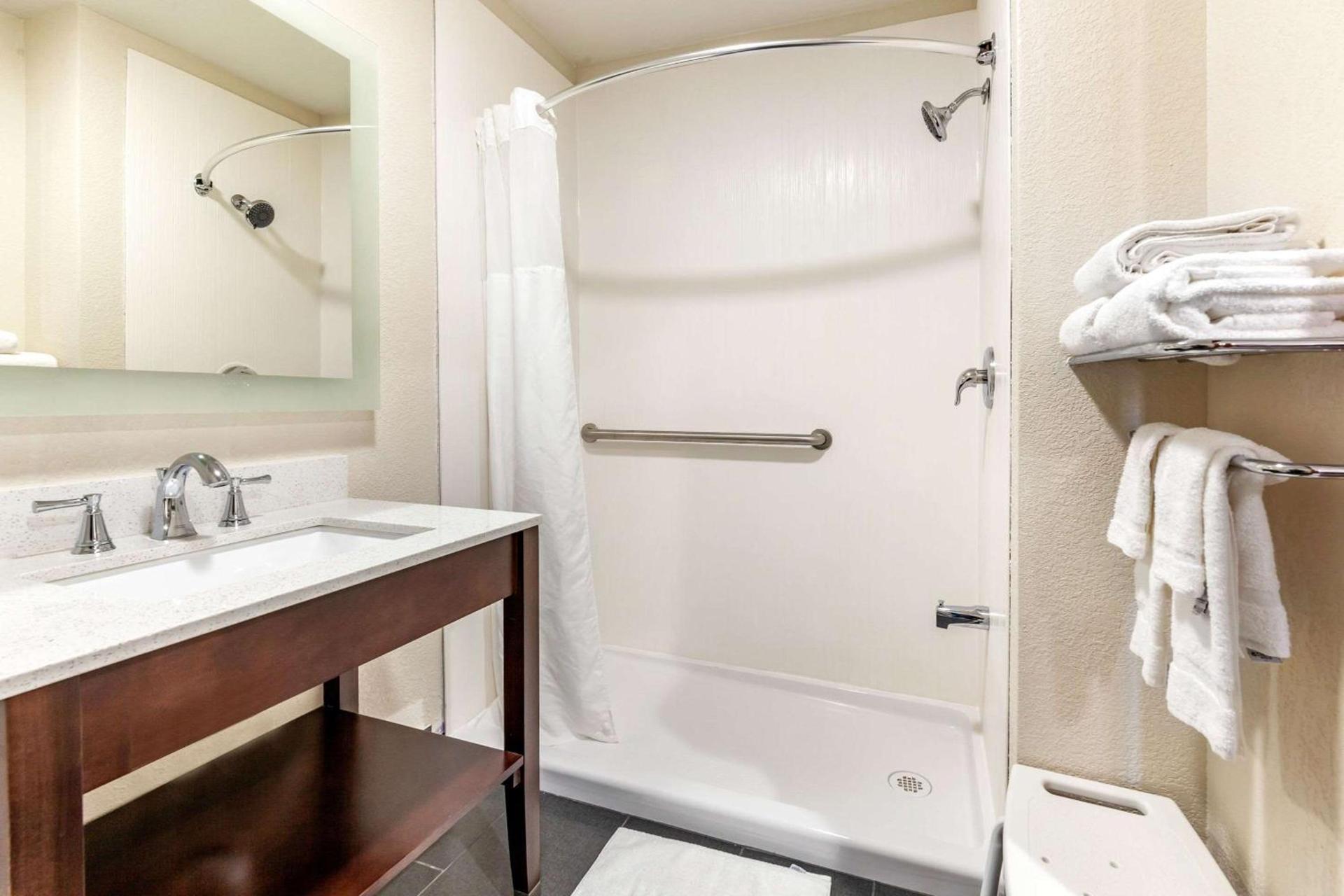 Quality Inn New London photo 8