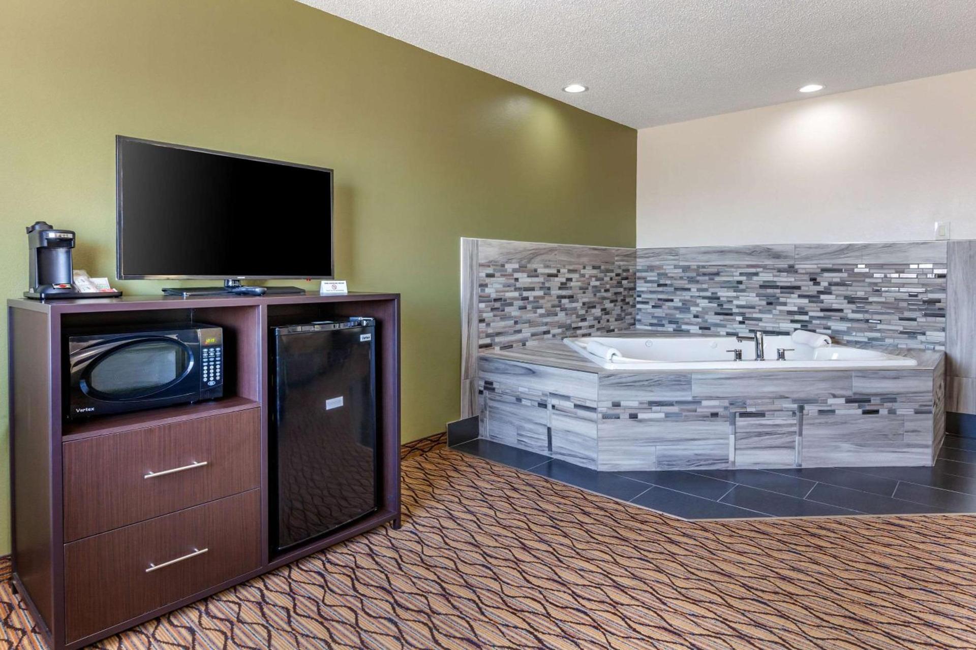 Quality Inn New London photo 24