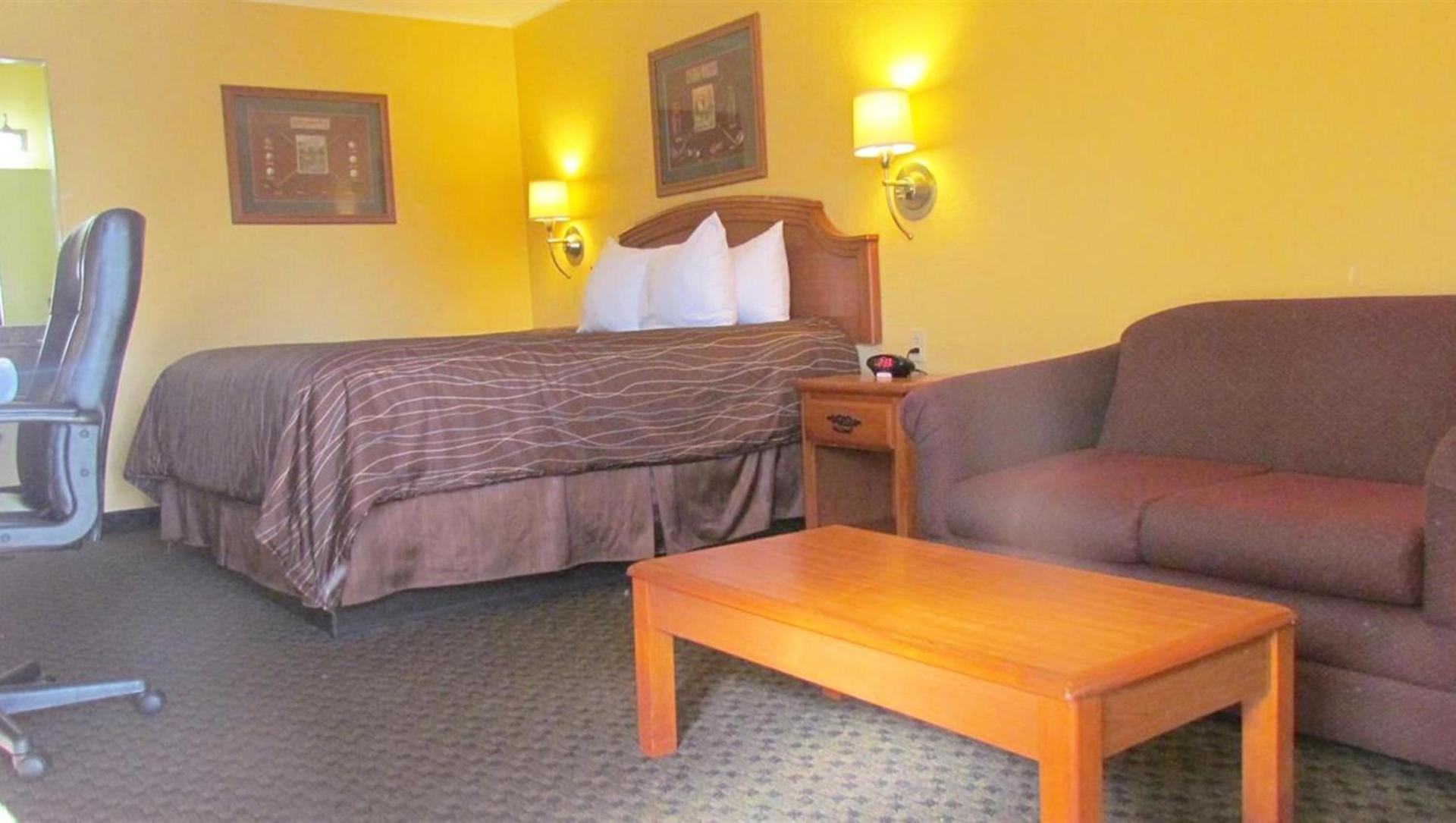 Xecutive Inn and Suites photo 6