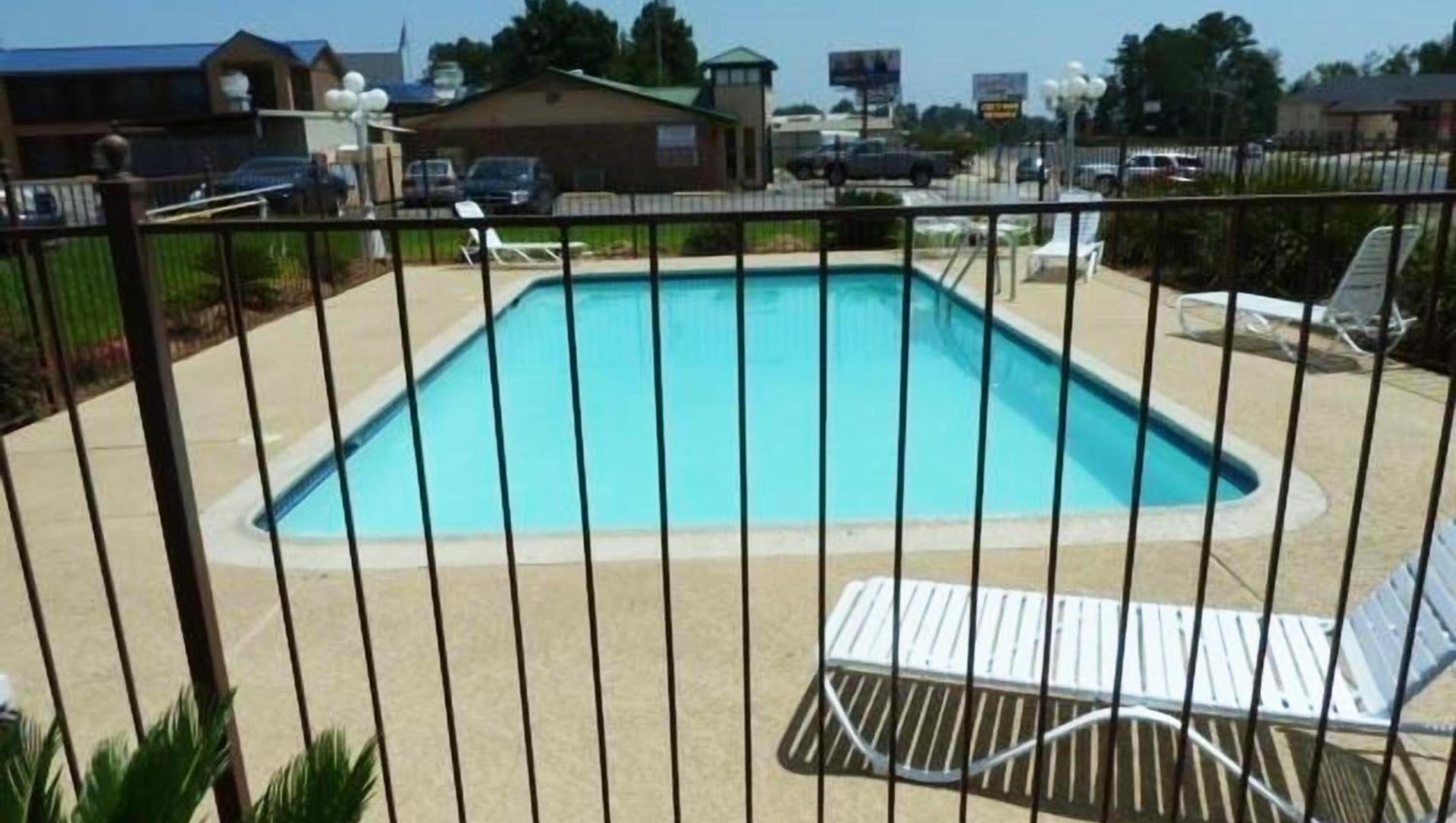 Xecutive Inn and Suites photo 2