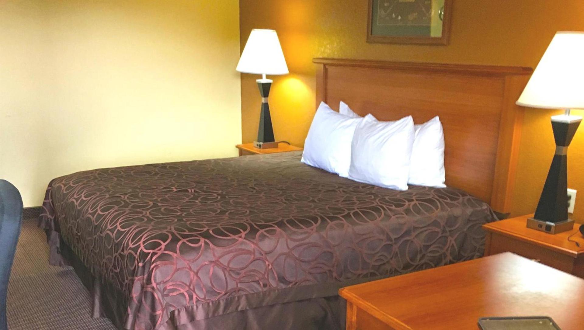 Xecutive Inn and Suites photo 9