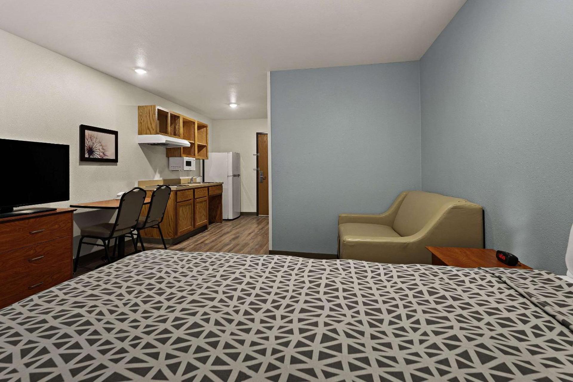 WoodSpring Suites Johnson City photo 9