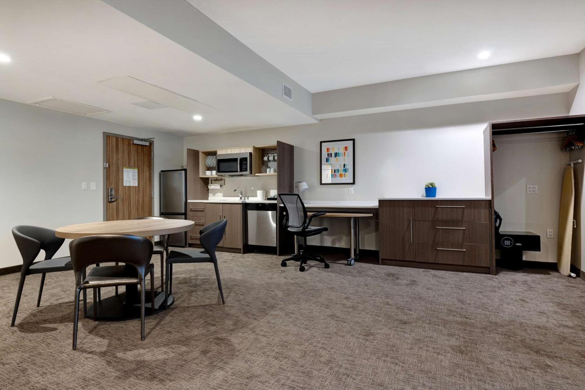 Home2 Suites By Hilton Anaheim Resort photo 18