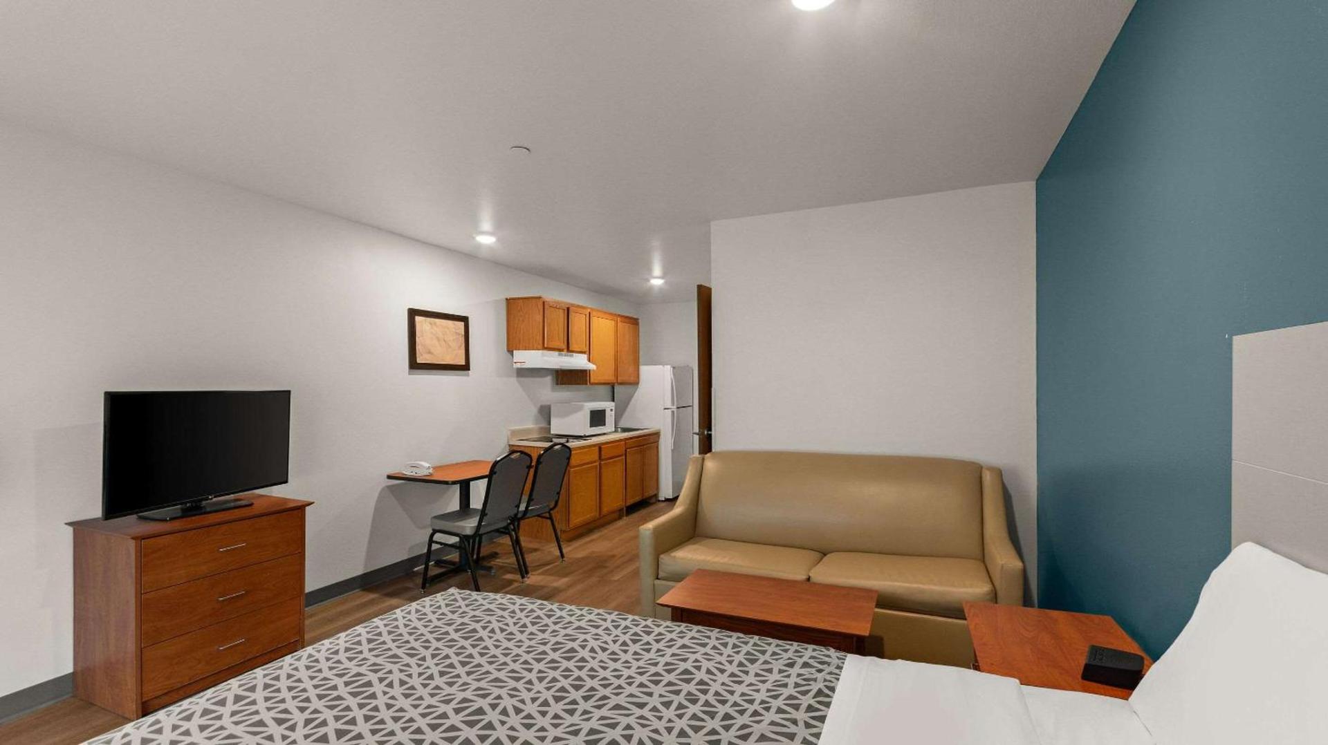 WoodSpring Suites Evansville photo 3
