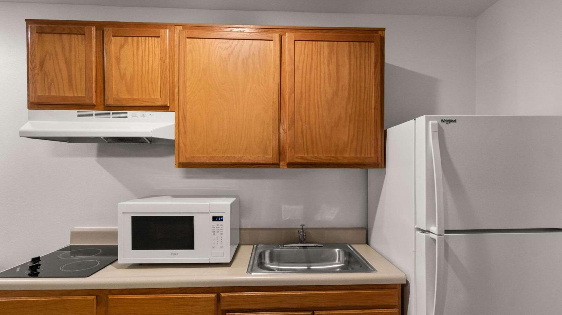 WoodSpring Suites Evansville photo 5