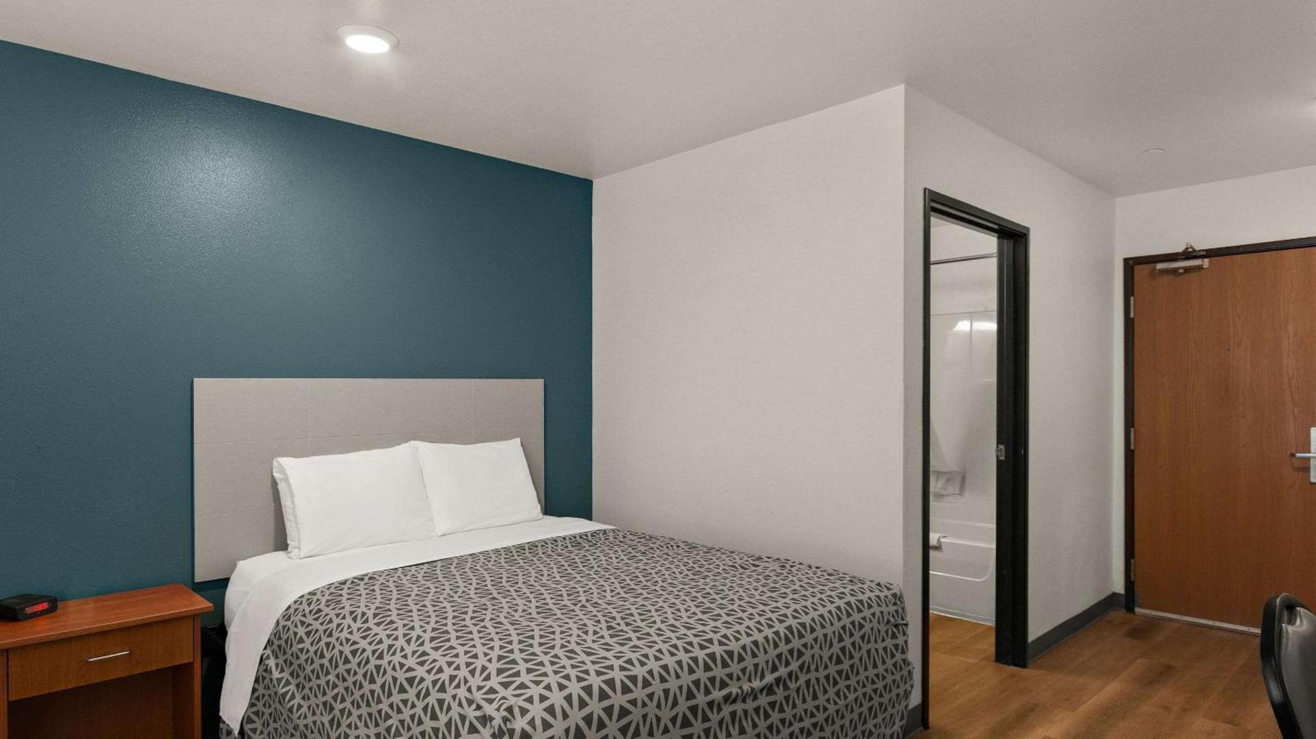 WoodSpring Suites Evansville photo 11