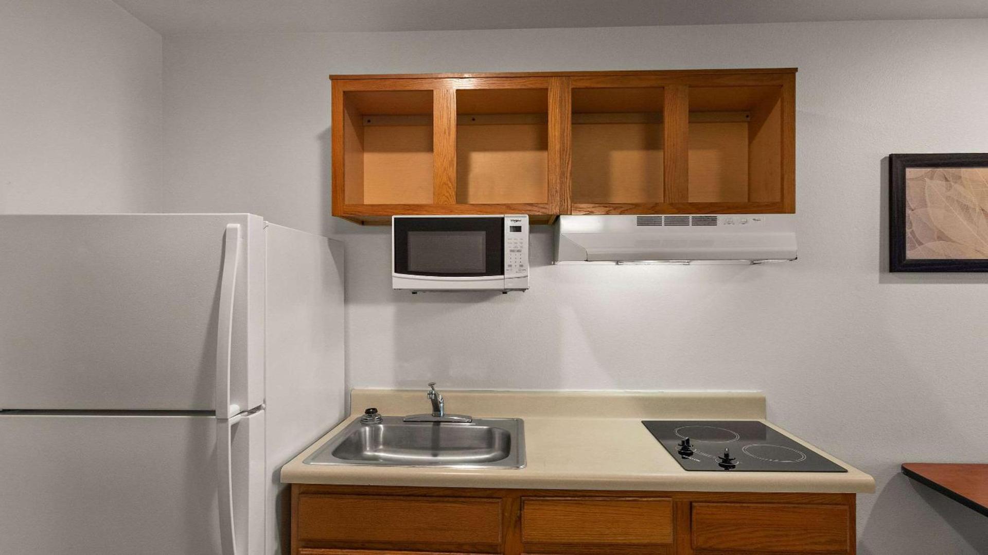 WoodSpring Suites Evansville photo 9