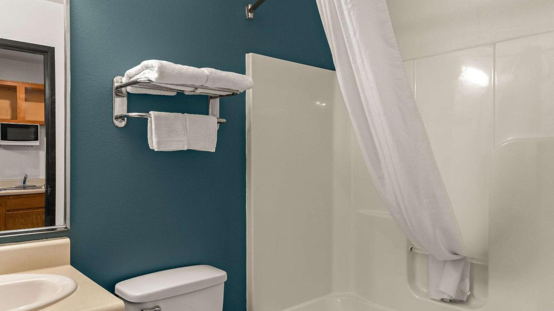 WoodSpring Suites Evansville photo 10