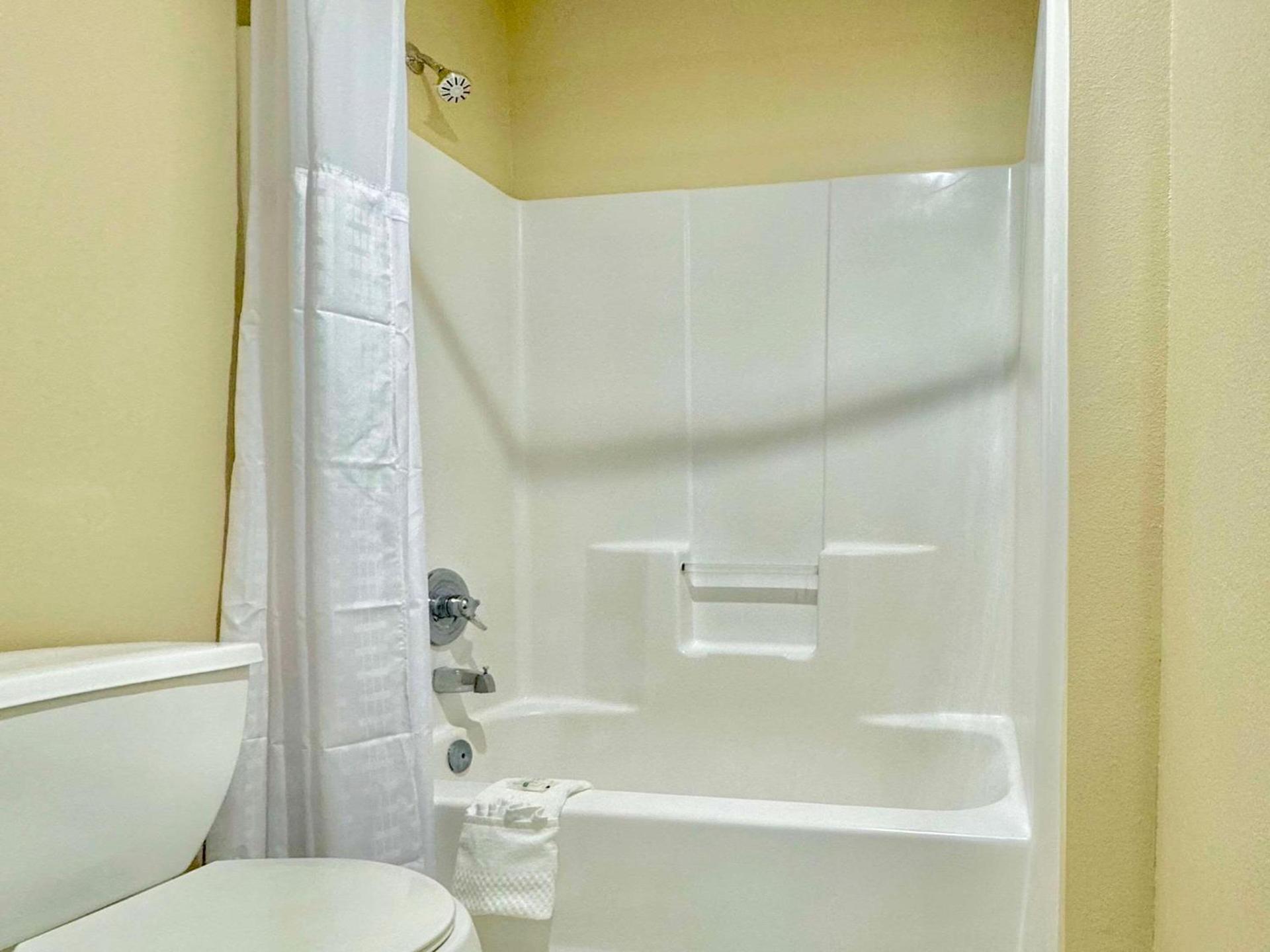 Quality Inn & Suites Willows photo 3
