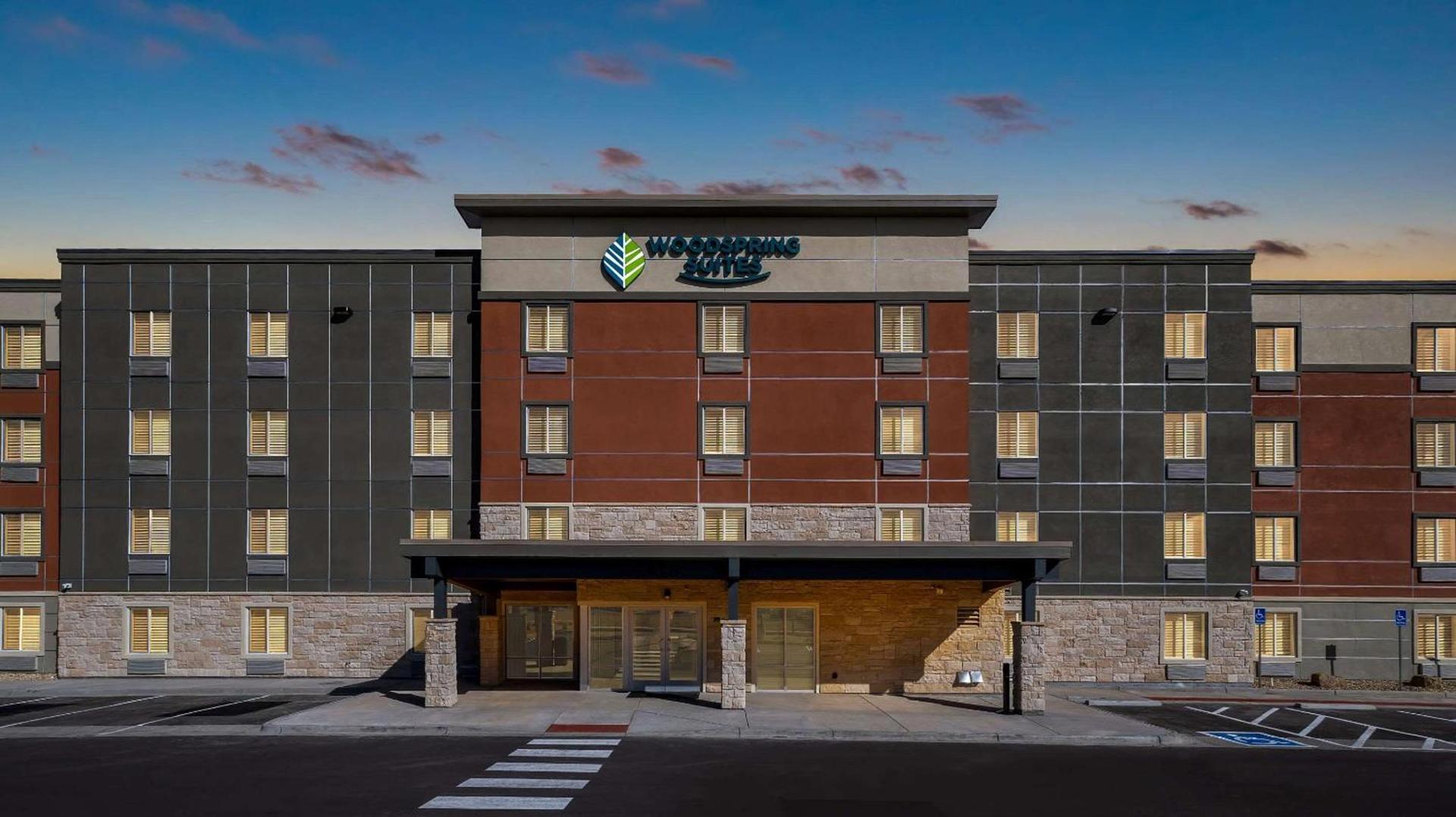 WoodSpring Suites Greeley photo 4
